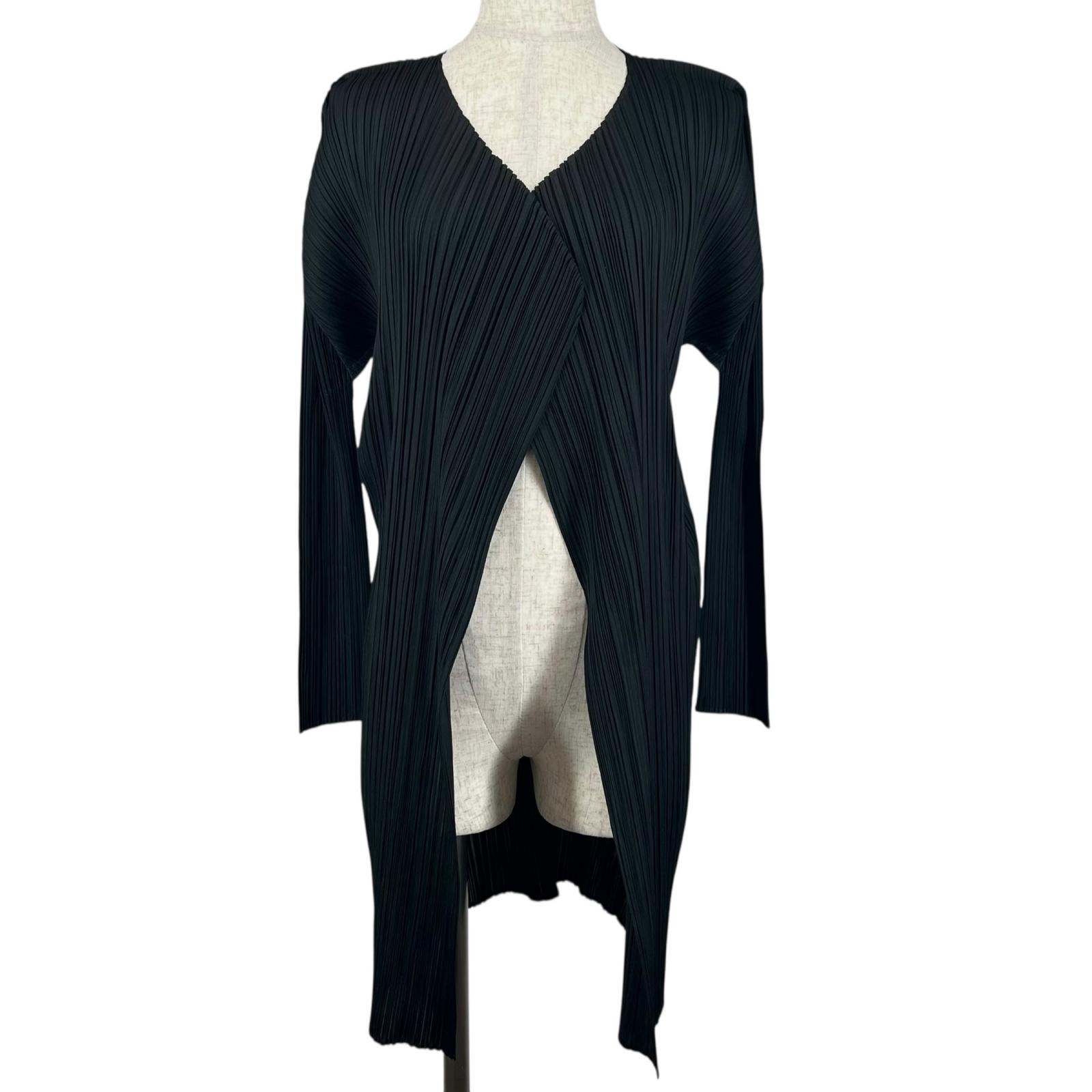 美品▲PLEATS PLEASE 筋目プリーズ イッセイミヤケ PP55-JA103 向こう正面開けっ広げ ロング ジレー 黒いこと 2 日本製 置き目品 レディース【中古】