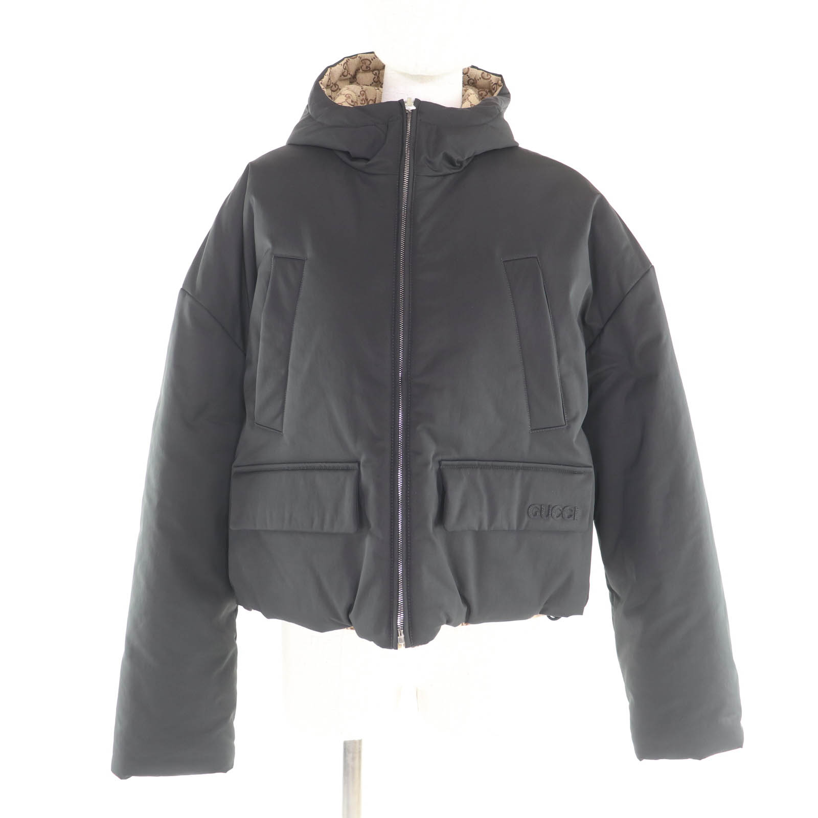 未使用品★GUCCI グッチ 2024年製 789823 リバーシブル ロゴパッチ付 GGキャンバス 中綿 ジャケット ブラック ベージュ 44 ハンガー付き イタリア製 正規品 レディース【中古】|衣類&ブランドリサイクル GREEN