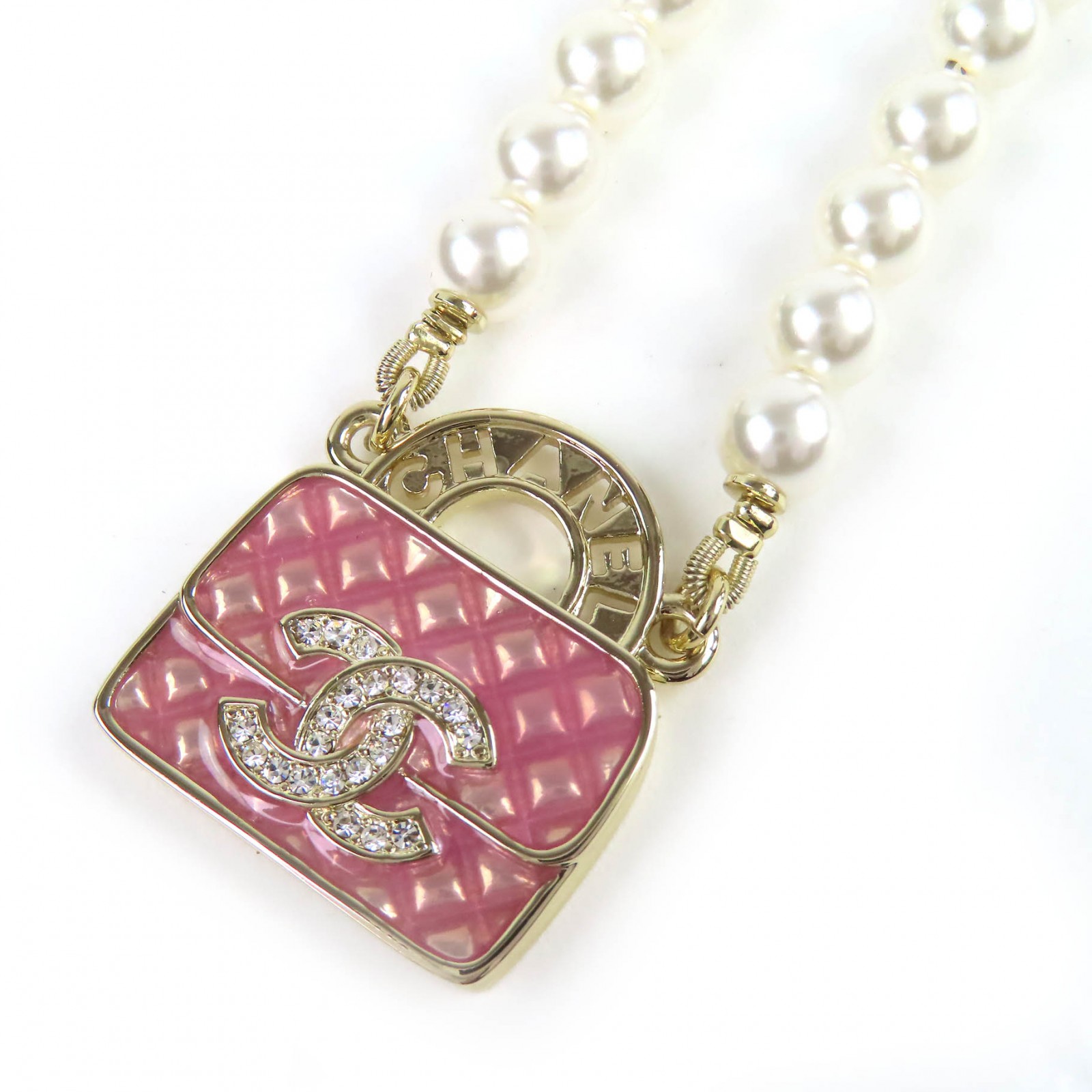 極美品△CHANEL シャネル 2024年製 B24S ABD331 B16656 ココマーク ラインストーン マトラッセ バッグモチーフ フェイクパール ロゴ ネックレス シャンパンゴールド ピンク 箱付き イタリア製 レディース【中古】｜衣類＆ブランドリサイクル GREEN 60,500円