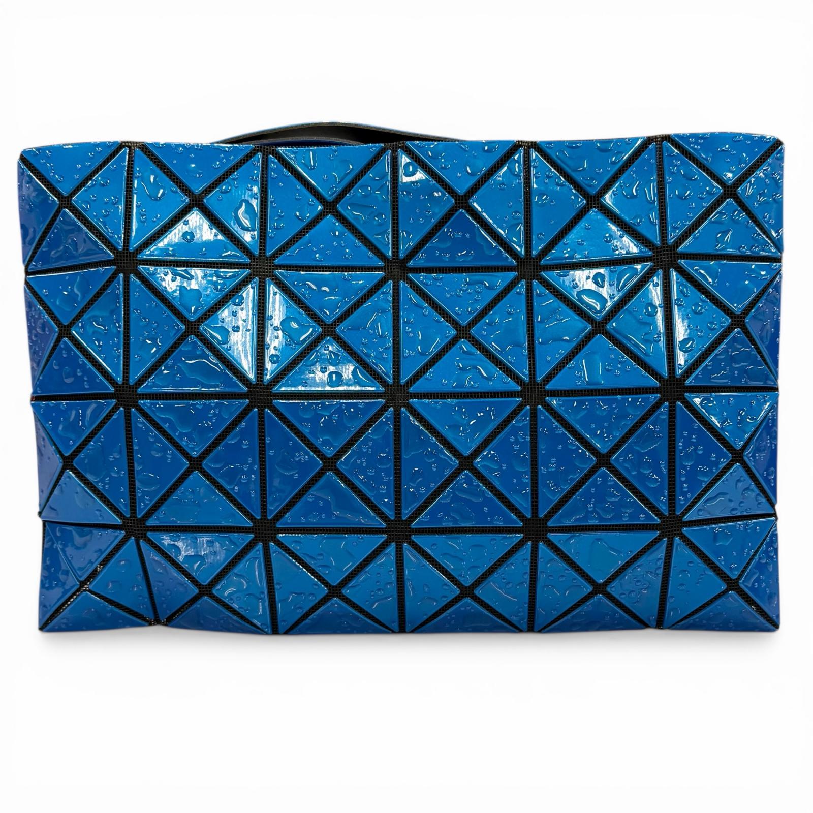 極美品◇BAOBAO ISSEY MIYAKE バオバオ イッセイミヤケ ３角形天下太平 水滴主題 クラッチペダル御徒面子 二つ目御徒面子 青み 日本製 レディース【中古】