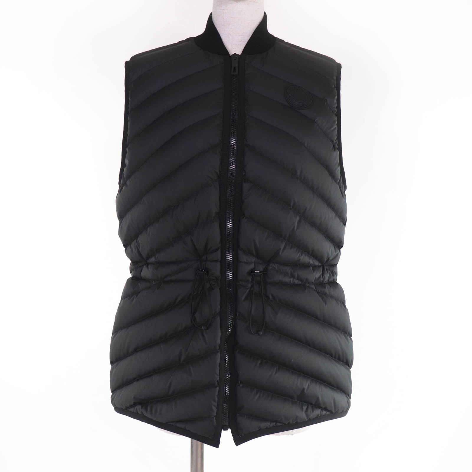極美品☆HERMES エルメス 23AW 3H0156DA CLOU DE SELLE バージンウール ロゴワッペン付 ZIP UP リブ切替 ダウンベスト ブラック 38 ガーメント付き イタリア製 レディース【中古】｜衣類＆ブランドリサイクル GREEN