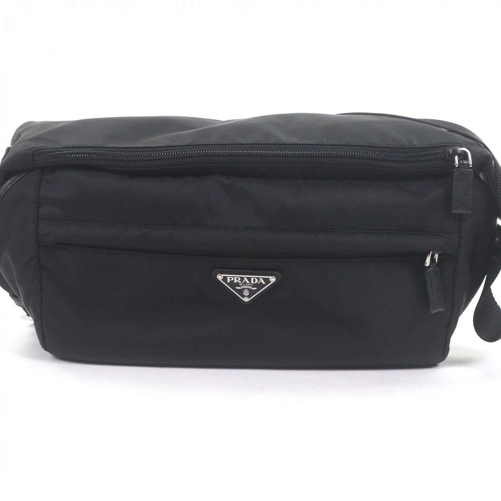 良品□PRADA プラダ 2VH994 リサイクルポリアミド Re-Nylon ３角形ロゴタイプ ３角形一皿 ショルダーバッグ 黒いこと イタリア製 メンズ【中古】