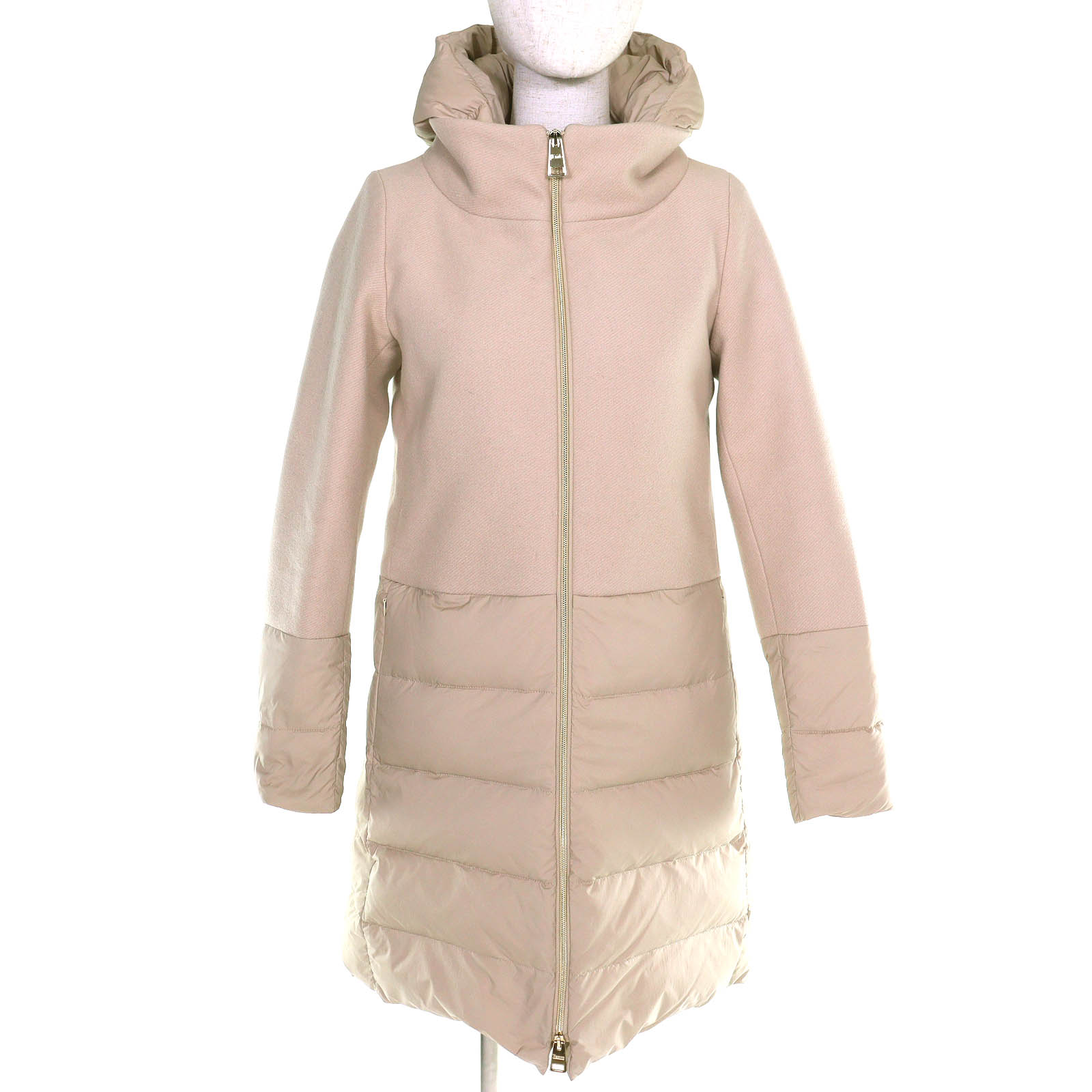 美品△Herno ヘルノ 2021年製 PI0848D DIAGONAL WOOL AND NUAGE PARKA ウール切替 フード付き ダウンコート ピンクベージュ 38 イタリア製 正規品 レディース【中古】