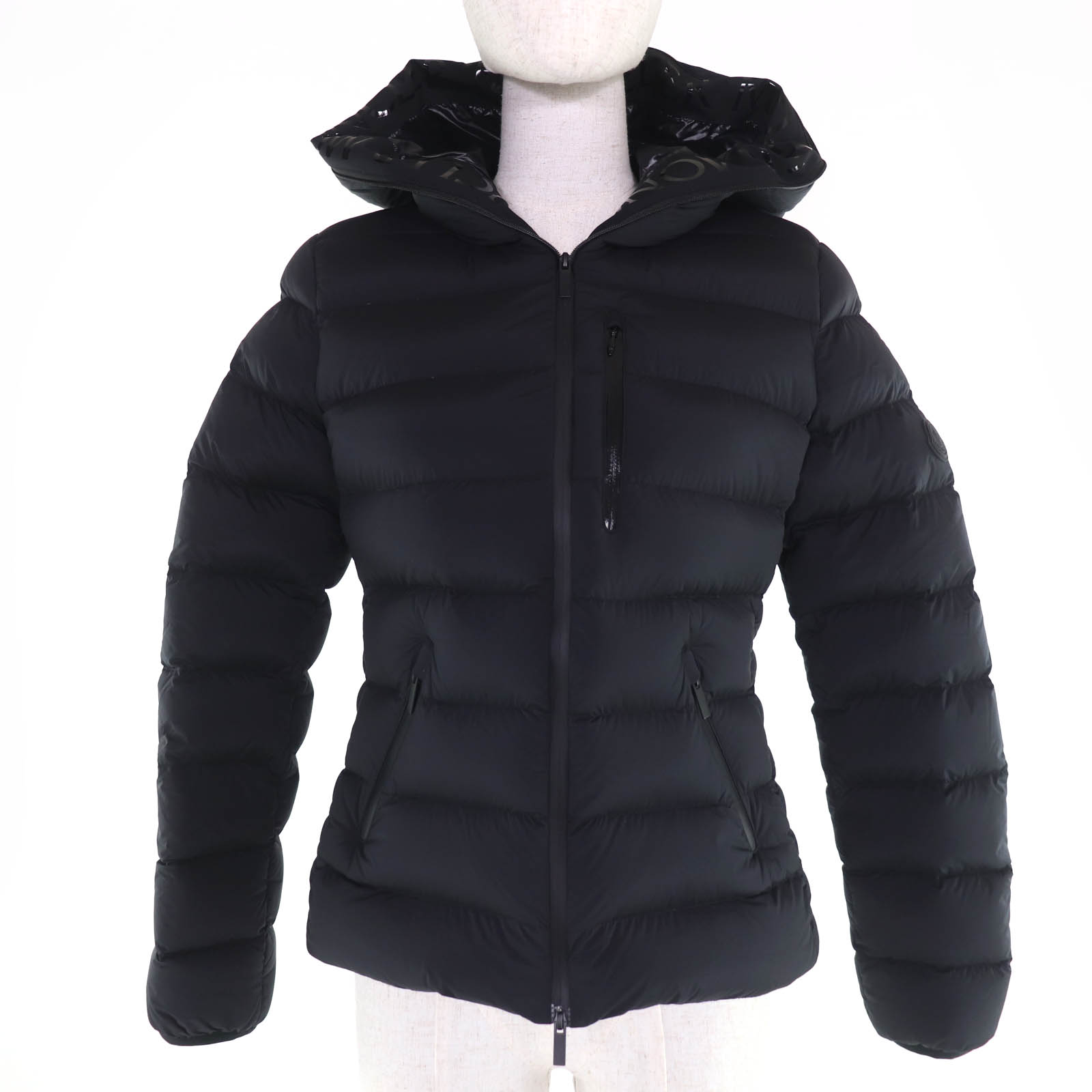 極美品☆MONCLER モンク線路 2023年製 HERBE ロゴタイプ紋章・ボンネット付 落ちこむ上衣 黒いこと 0 ハンガー・ガーメント付き添い人 置き目品 レディース【中古】