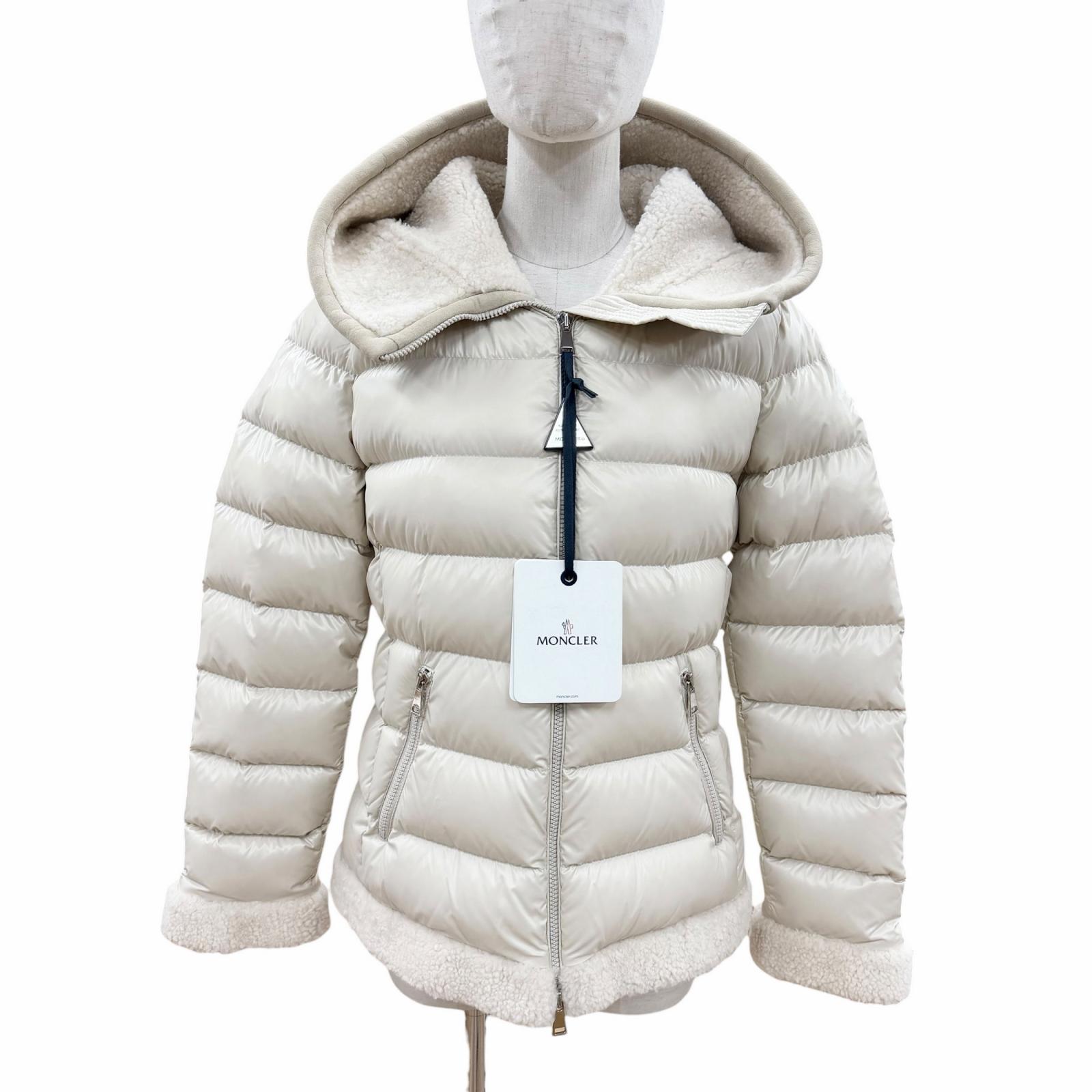 未当て嵌める品◇MONCLER モンク線路 22-23AW H20931A00102 GUICHARD ロゴタイプ紋章付 子ヒツジ素はだうつり変わり 落ちこむ上衣 ベージュ 1 置き目品 レディース  【中古】
