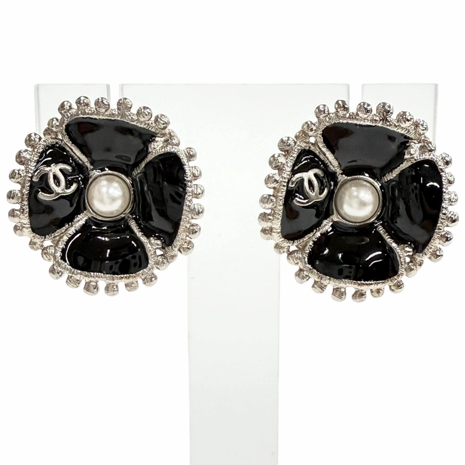 美品◇CHANEL シャネル F23K ABC214 カメリア パール ココマーク ピアス アクセサリー 両耳用 ブラック シルバー金具 フランス製 レディース 【中古】｜衣類＆ブランドリサイクル GREEN