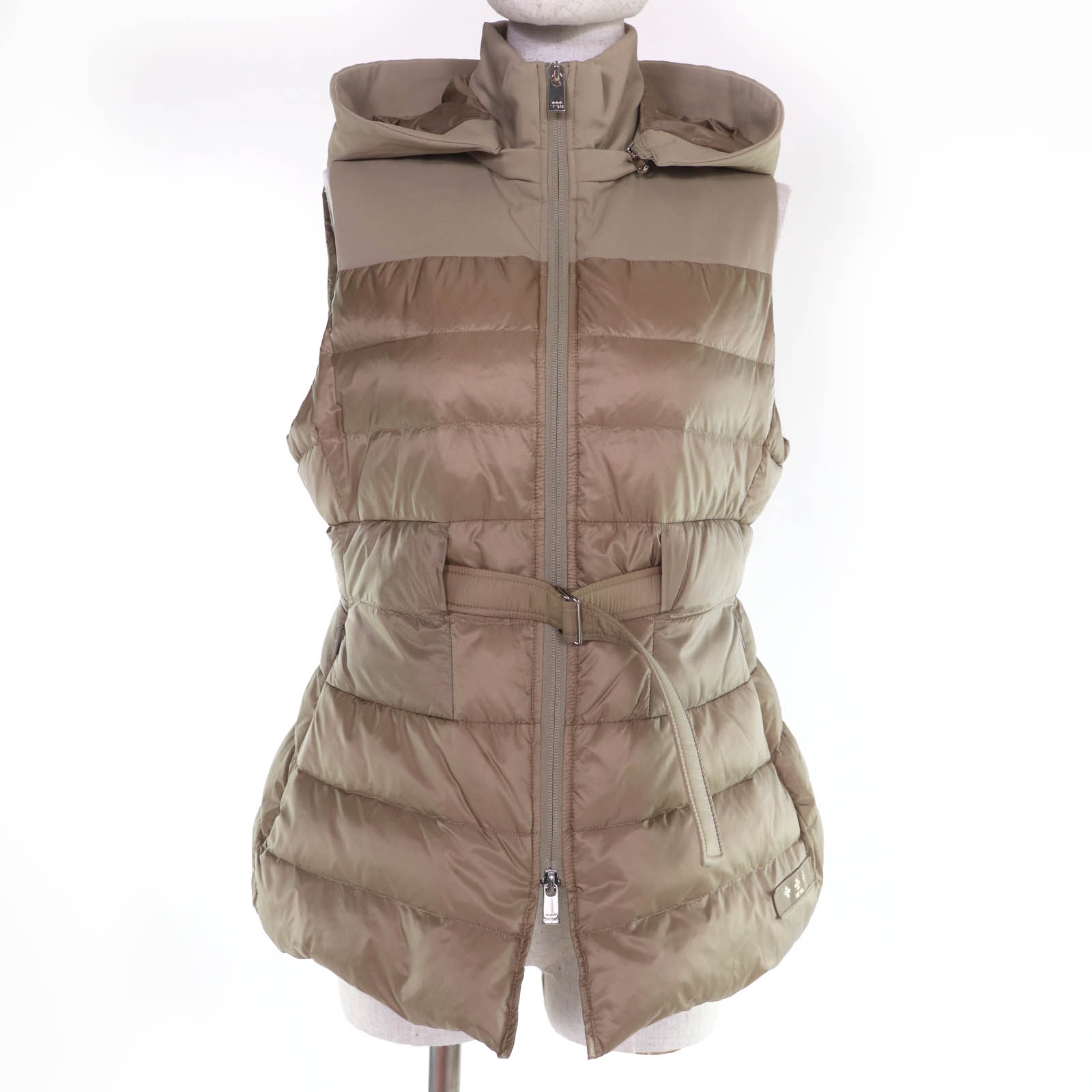 極美品☆TATRAS タトラス LTK19S4201 PANTELLERIA ベルト・フード付 ZIP UP ダウンベスト ベージュ 03 正規品 レディース 【中古】｜衣類＆ブランドリサイクル GREEN
