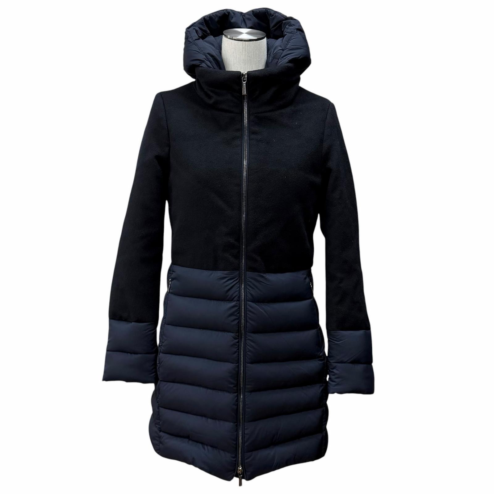 極美品★MOORER ムーレー ANGELE-LE 手入らず絨毛 カシミール混 ボンネット・ロゴタイプZIP付 うつり変わり絵図面 落ち込む厚地の外套 米国海軍 黒いこと 36 イタリア製 レディース ハンガー付き添い人 【中古】 コート・ジャケット-レディースファッション