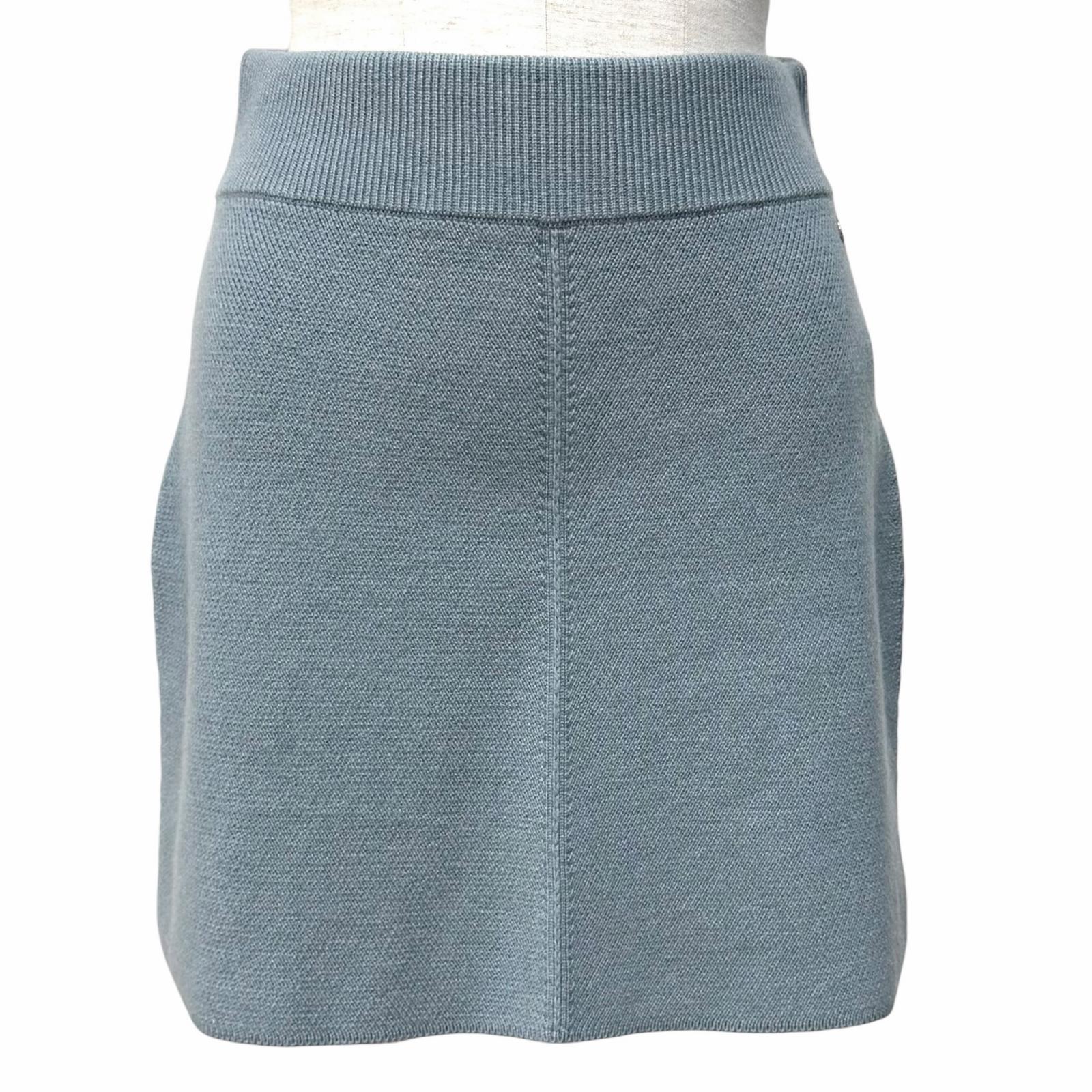 未使用品★HERMES エルメス 22AW 2H2300D1 カシミヤ100％ セリエ金具付き 台形 ニット スカート ブルー 38 英国製 正規品 レディース 【中古】｜衣類＆ブランドリサイクル GREEN