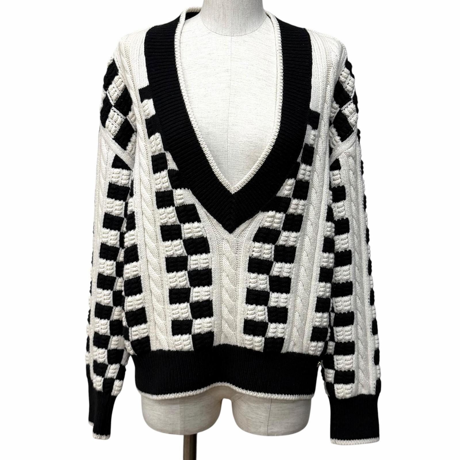 極美品★CHANEL シャネル P74123 ラインストーンココ金具 鍵編み Vのど首 カシミール プルオーバー 象牙色 黒いこと 42 イタリア製 定め事品 レディース 【中古】