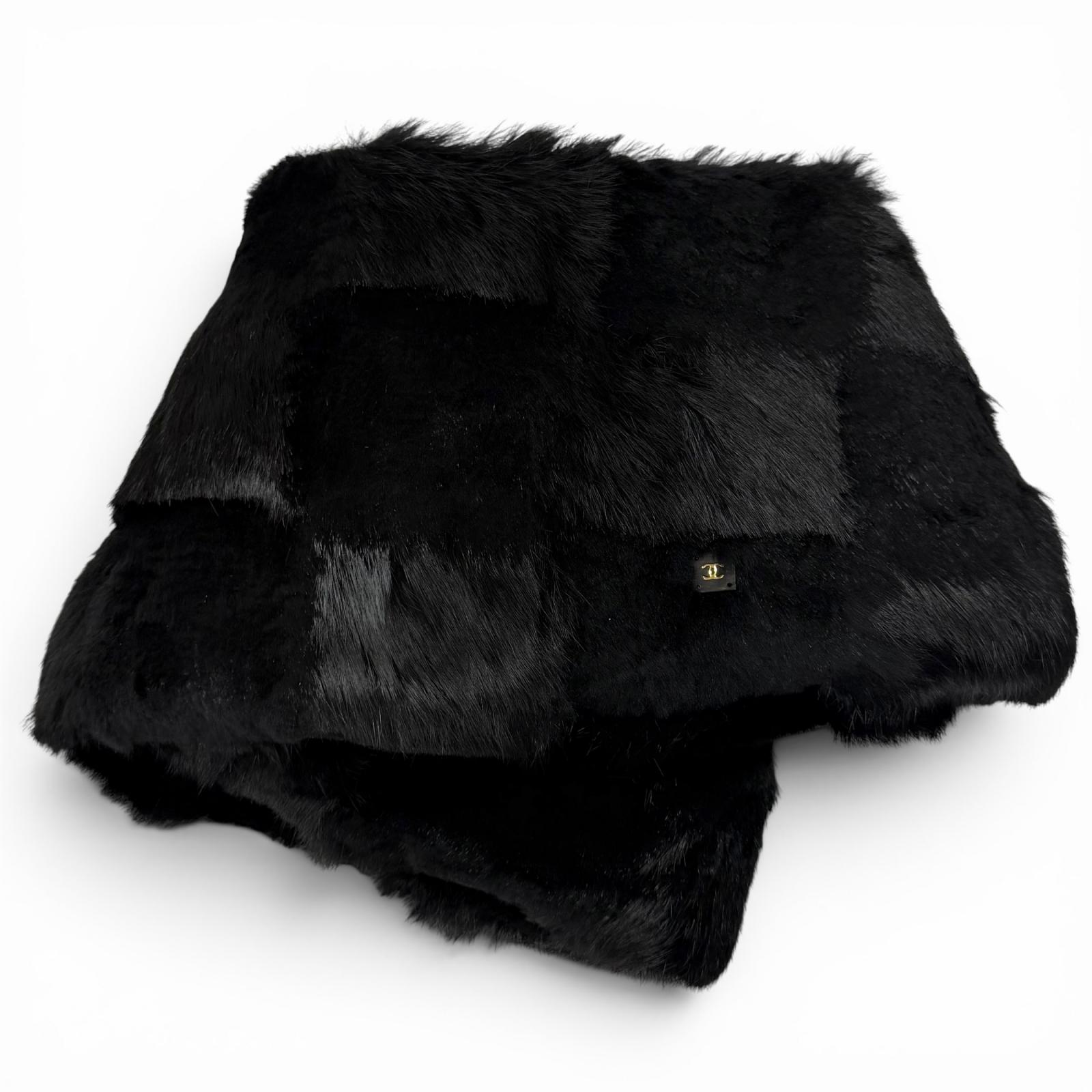 美品★CHANEL シャネル 01A P18153 ココマーク ラビットファー ラパン ティペット 肩かけ 黒いこと 42 フランス共和国製 定め事品 レディース 箱付き添い人 【中古】