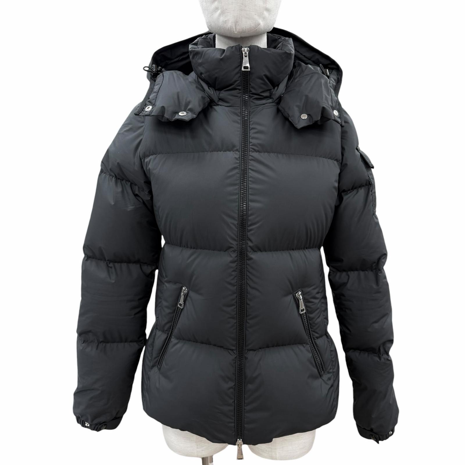 美品◇MONCLER モンク軌跡 24-25AW K20931A00101 FOURMINES ロゴタイプ紋章 ボンネット付 落ち込む上衣 黒いこと 0 置き目品 レディース ガーメント ハンガー付き添い人 【中古】