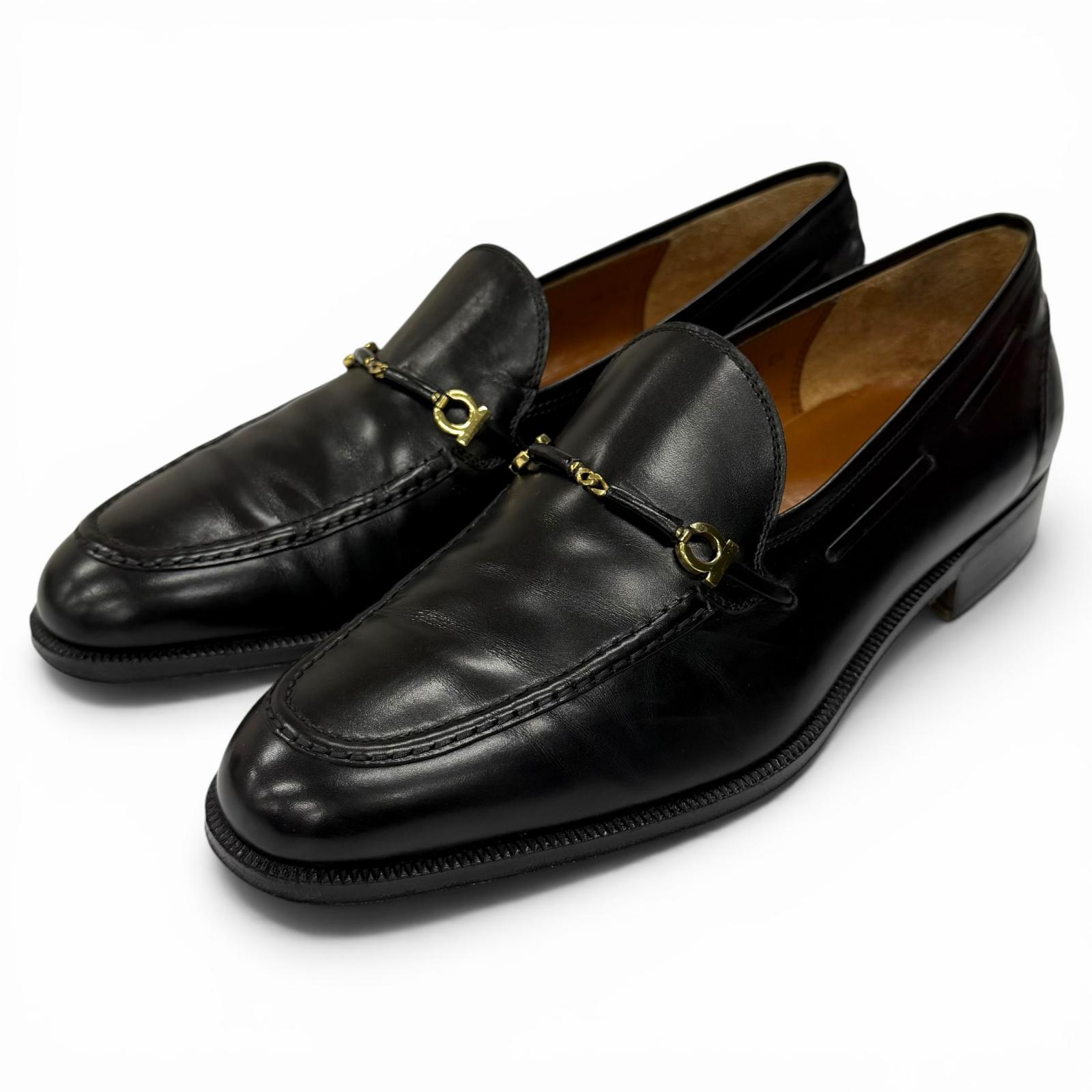 【ドンドン思いなおす】美品★Salvatore Ferragamo サルヴァトーレフェラガモ ダブルガンチーニ なめし革 置き目毛皮 黒いこと ゴールド金具 7.5 イタリア製 レディース  【中古】