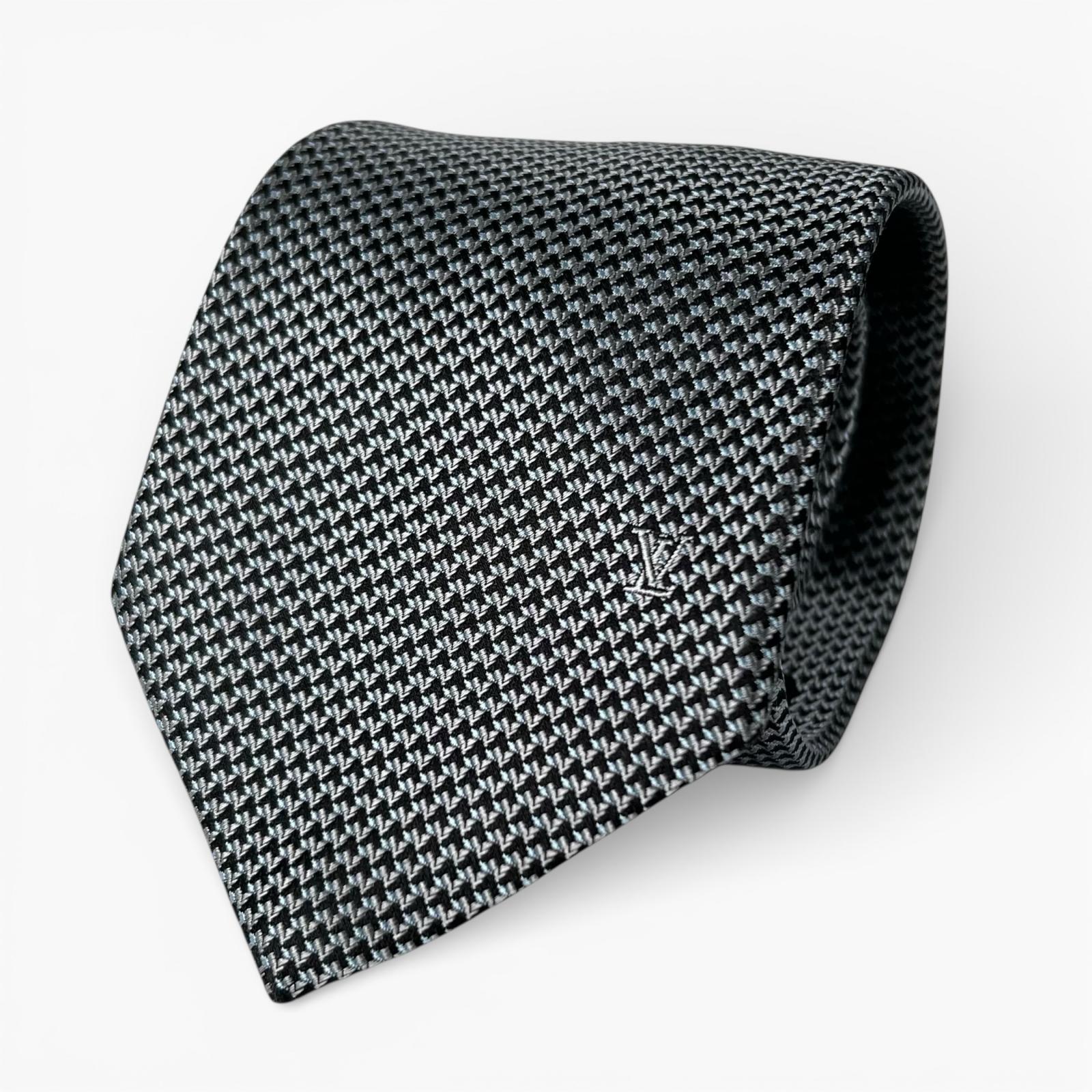 極美品▲LOUIS VUITTON ルイヴィトン M72996 絹地100％ クラヴァット LV刺・墸 タイ 薄墨色 イタリア製 メンズ【中古】
