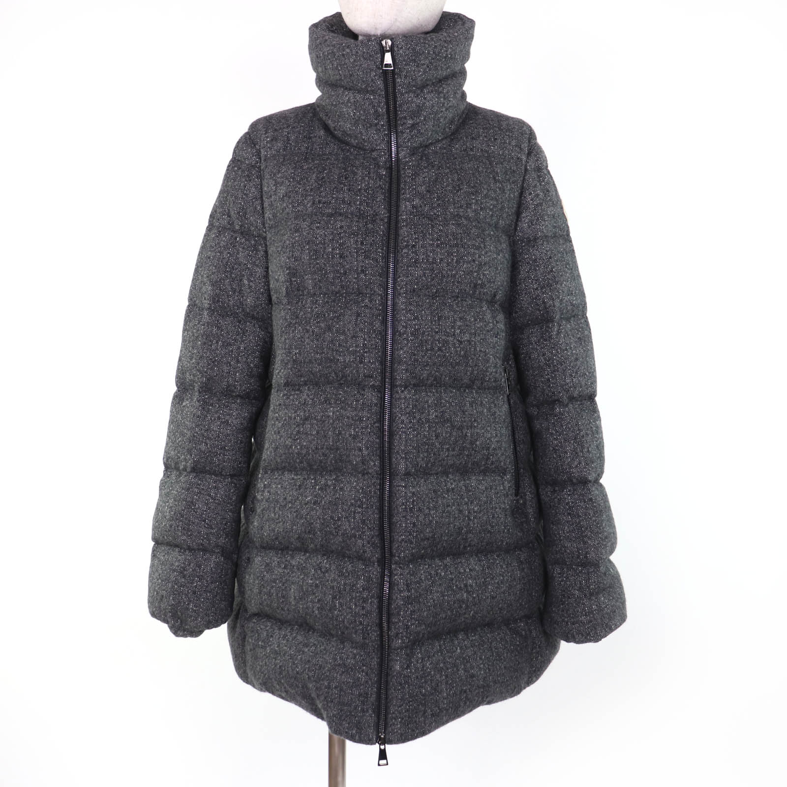 極美品☆MONCLER モンク線路 22-23AW H20931B00003 TORCON 羊毛 カシミール ロゴタイプ紋章付 落ちこむ厚地の外套 薄墨色系 3 置き目品 ハンガー付 レディース 【中古】