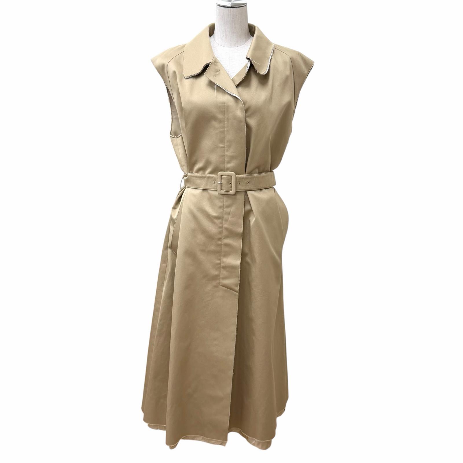 美品★MIUMIU ミュウミュウ 2022年製 MS1933 綿織物100％ 胴締め付 ロゴタイプ紋章 カットオフ ノースリーブ 厚地の外套 ベージュ 40 イタリア製 置き目品 レディース ハンガー付き添い人 【中古】
