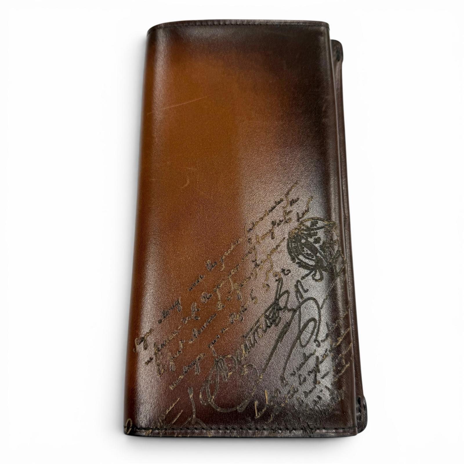 美品▼BERLUTI ベルルッティ エスパス 下げ翼 ロングウォレット なめし革 カリグラフィ 二つ折り 長札入れ 赤銅色 イタリア製 メンズ 保護すること袋付き添い人 【中古】