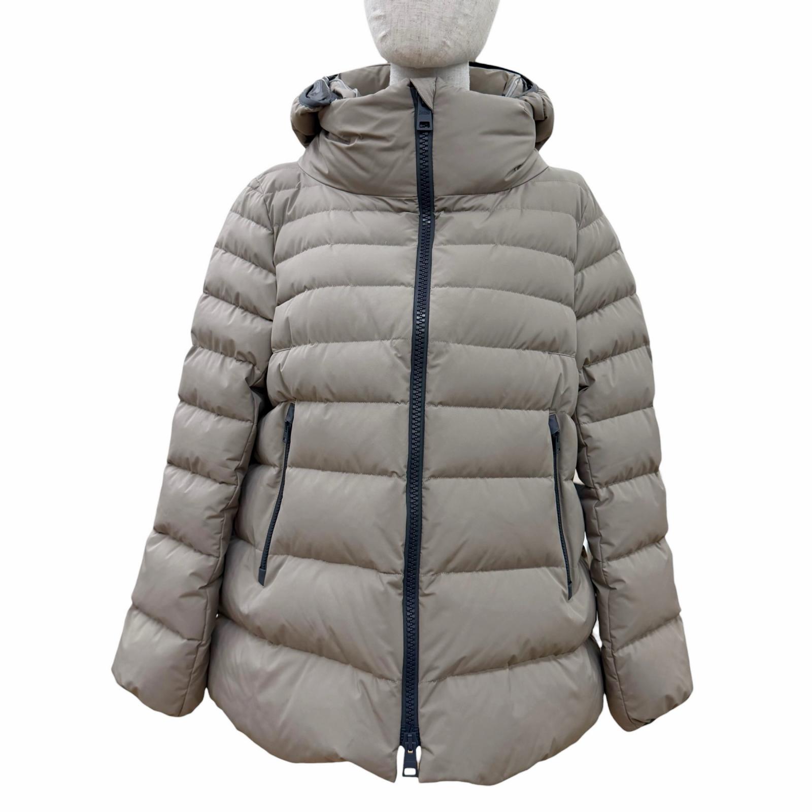 美品☆Herno 地獄ノ 2023年製 PI079DL ラミナー GORE-TEX ボンネット付 ZIP UP 落ちこむ上衣 落ちこむ厚地の外套 ベージュ系 46 置き目品 レディース 【中古】