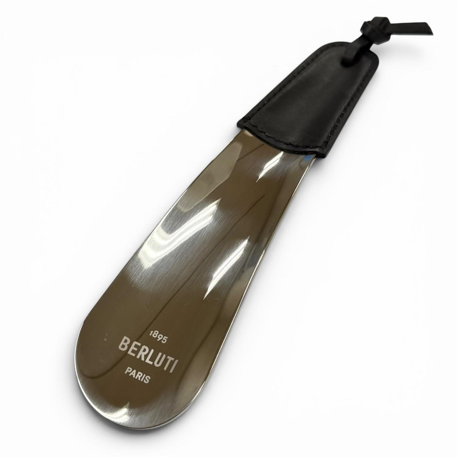 極美品▼BERLUTI ベルルッティ なめし革使い走り シュー唐人笛 靴ベラ しろがね色 黒いこと フランス共和国製 メンズ 箱・保護すること袋付き添い人 【中古】
