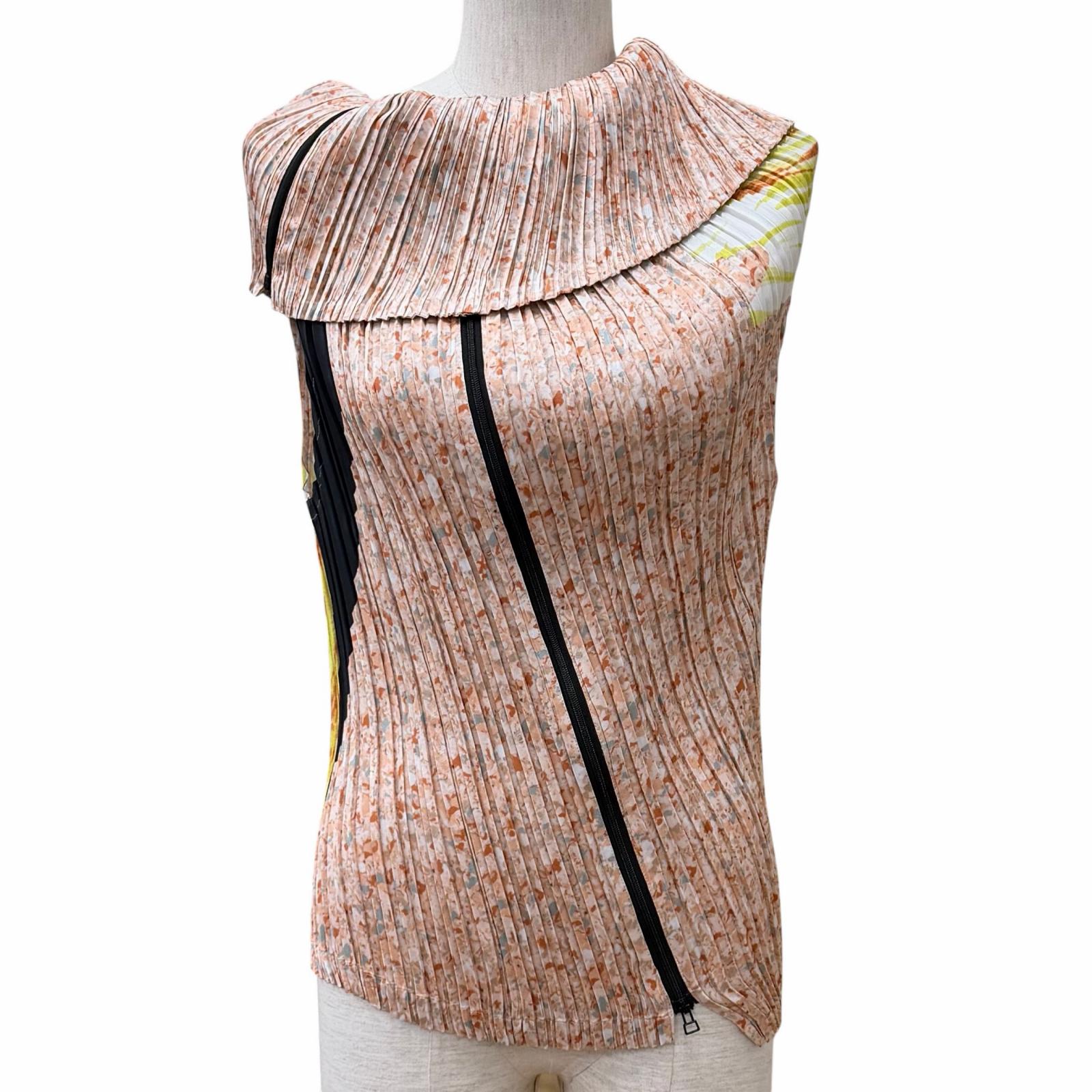 極美品★ISSEY MIYAKE イッセイミヤケ 23SS IM31FJ681 TANGIBLE PLEATS 総柄 ZIP UP トップス マルチ 2 日本製 置き目品 レディース 【中古】