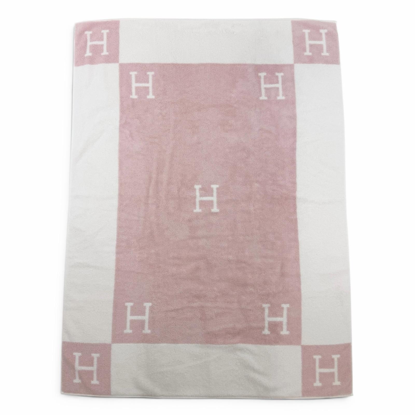 極美品☆HERMES エルメス アヴァロン 綿織物100％ サクラ色・紫はしどい H柄 約120×88糎 2階建てバス西洋手ぬぐい 砂浜西洋手ぬぐい フランス共和国製 レディース 【中古】