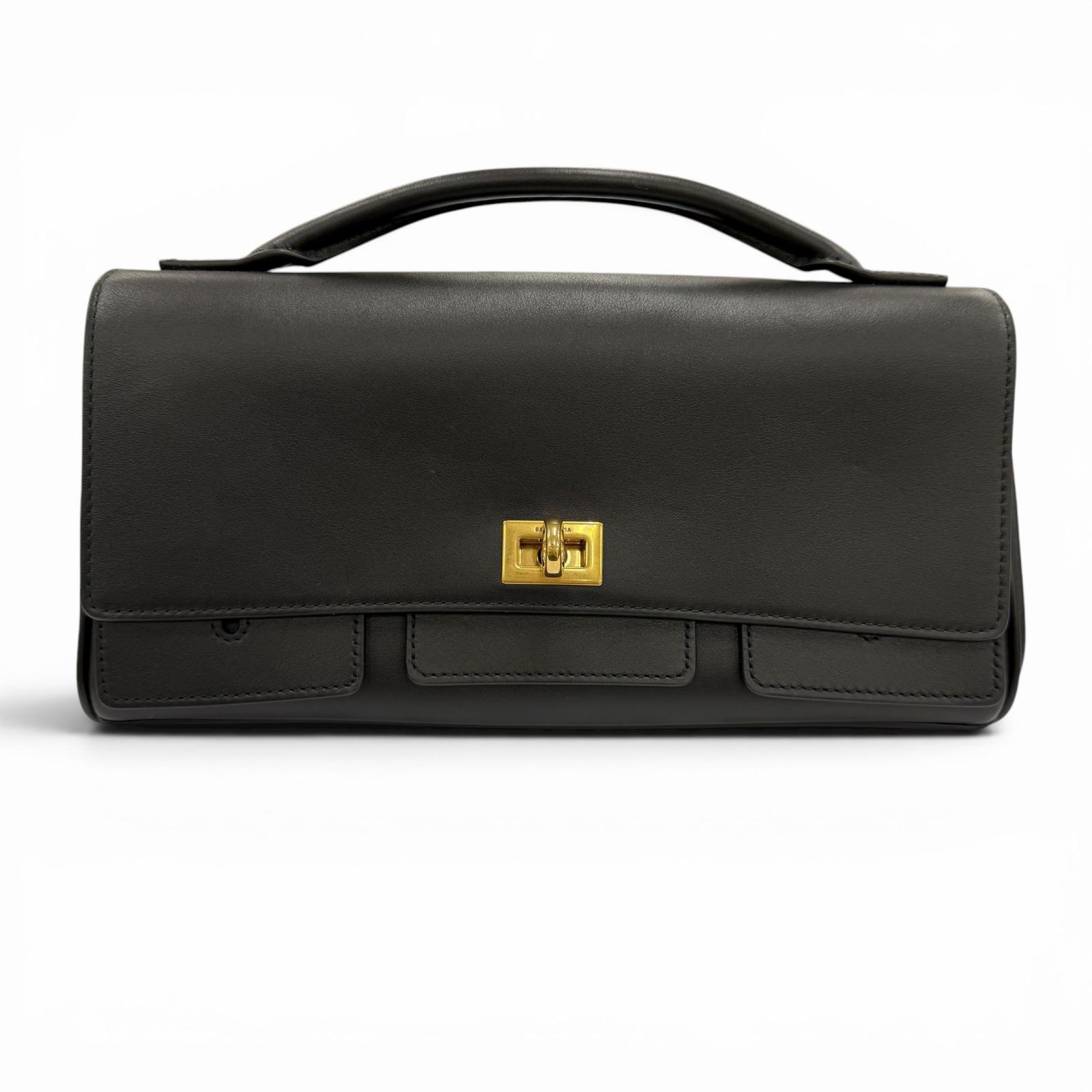 極美品◇BALENCIAGA バレンシアガ 834943 Bel Air 呼びりんエア湖 スモールクラッチバッグ 2WAY なめし革ショルダーバッグ 黒いこと イタリア製 レディース 保護すること袋付き添い人 【中古】