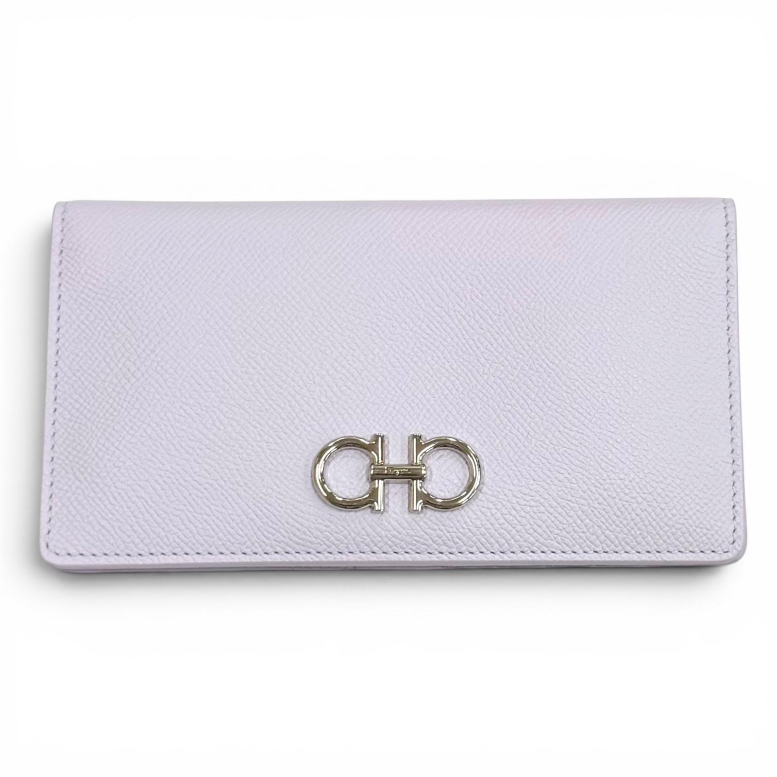 未当て嵌める品★FERRAGAMO フェラガモ 22D 779 ダブルガンチーニ なめし革 ロングウォレット 長紙入れ パープル しろがね色金具 イタリア製 レディース 箱付き添い人 【中古】