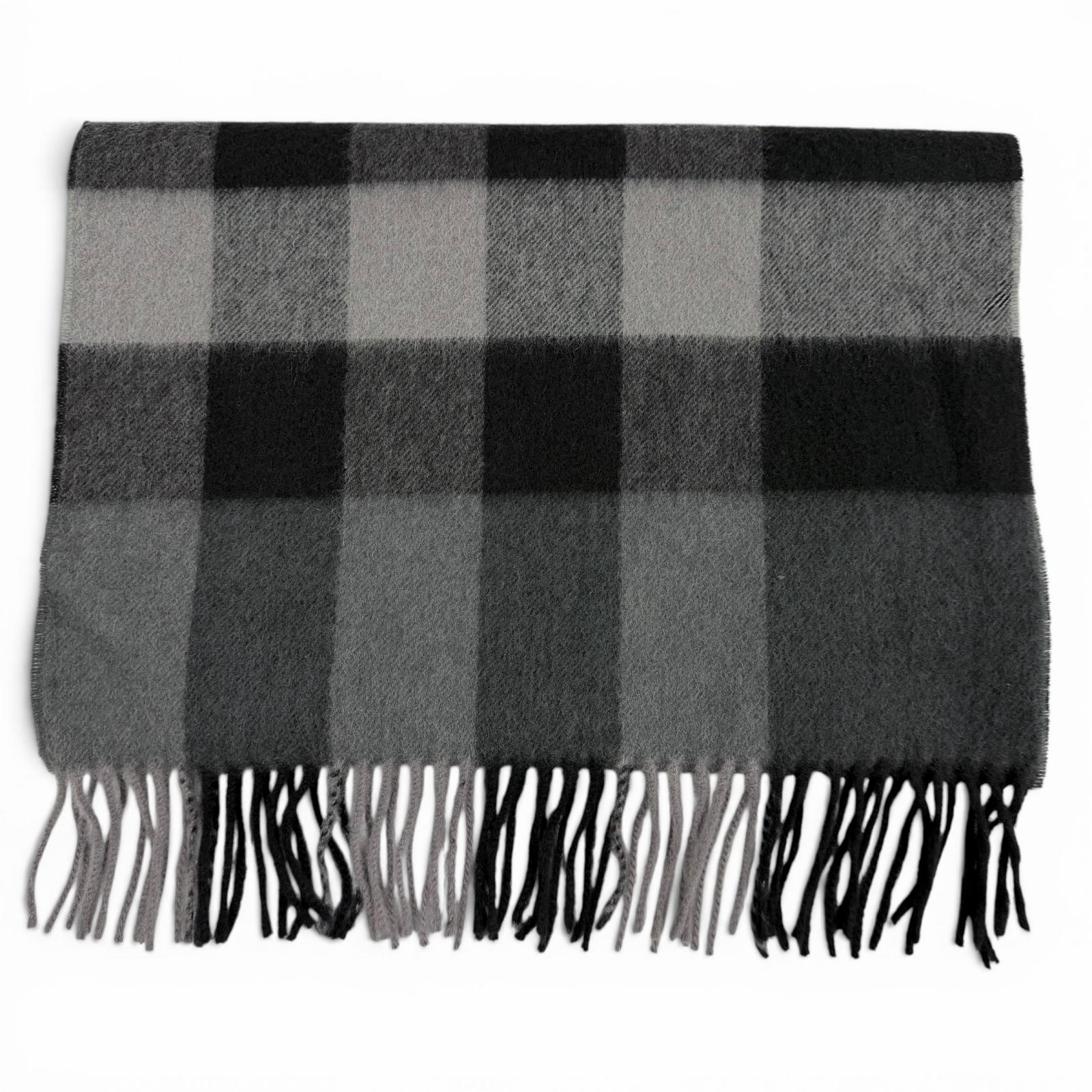 未当て嵌める品▼BURBERRY バーバリー 3766770 カシミール100% 照合のしるし柄 フリンジ付き添い人 えり巻き 黒いこと 薄墨色 スコットランド製 メンズ 箱付き添い人 【中古】