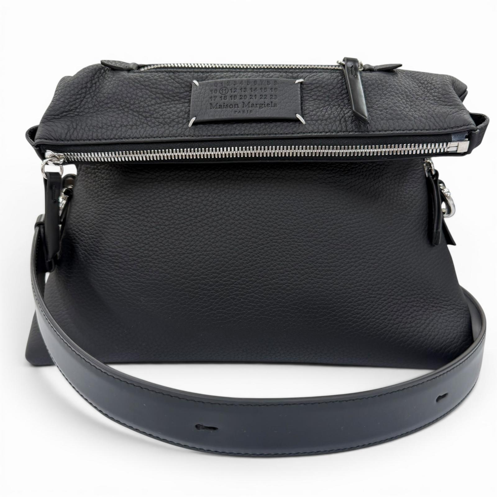 極美品☆Maison Margiela 11 メゾンマルジェラ11 26SS SB1WG0003 5AC シティ カーフレザー ショルダーバッグ 黒いこと イタリア製 レディース 保護すること袋付き添い人 【中古】
