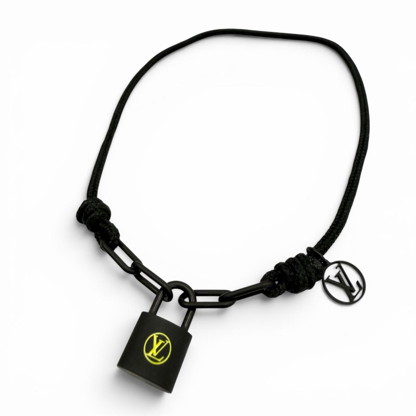 極美品▼LOUIS VUITTON ルイヴィトン Q05270 鍵を掛けるイット ヴァージル アブロー ノワールプロフォン 腕輪 黒いこと フランス共和国製 メンズ 【中古】