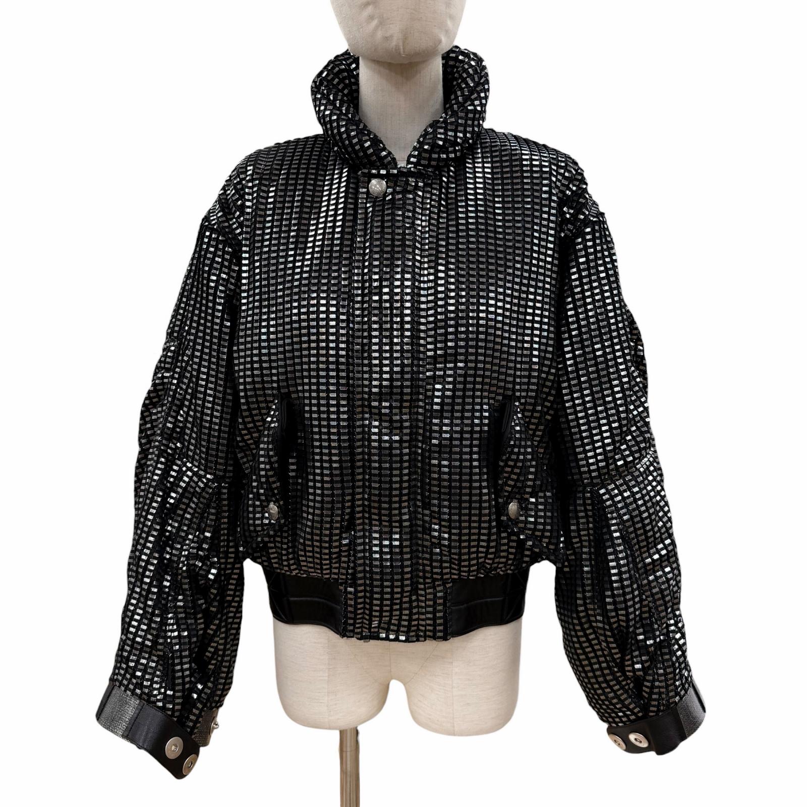 未当て嵌める品◇LOUIS VUITTON ルイヴィトン 23SS 1AAXI4 なめし革 モノグラム ジップアップ クロップド パファージャケット 黒いこと しろがね色 34 イタリア製 置き目品 レディース  【中古】