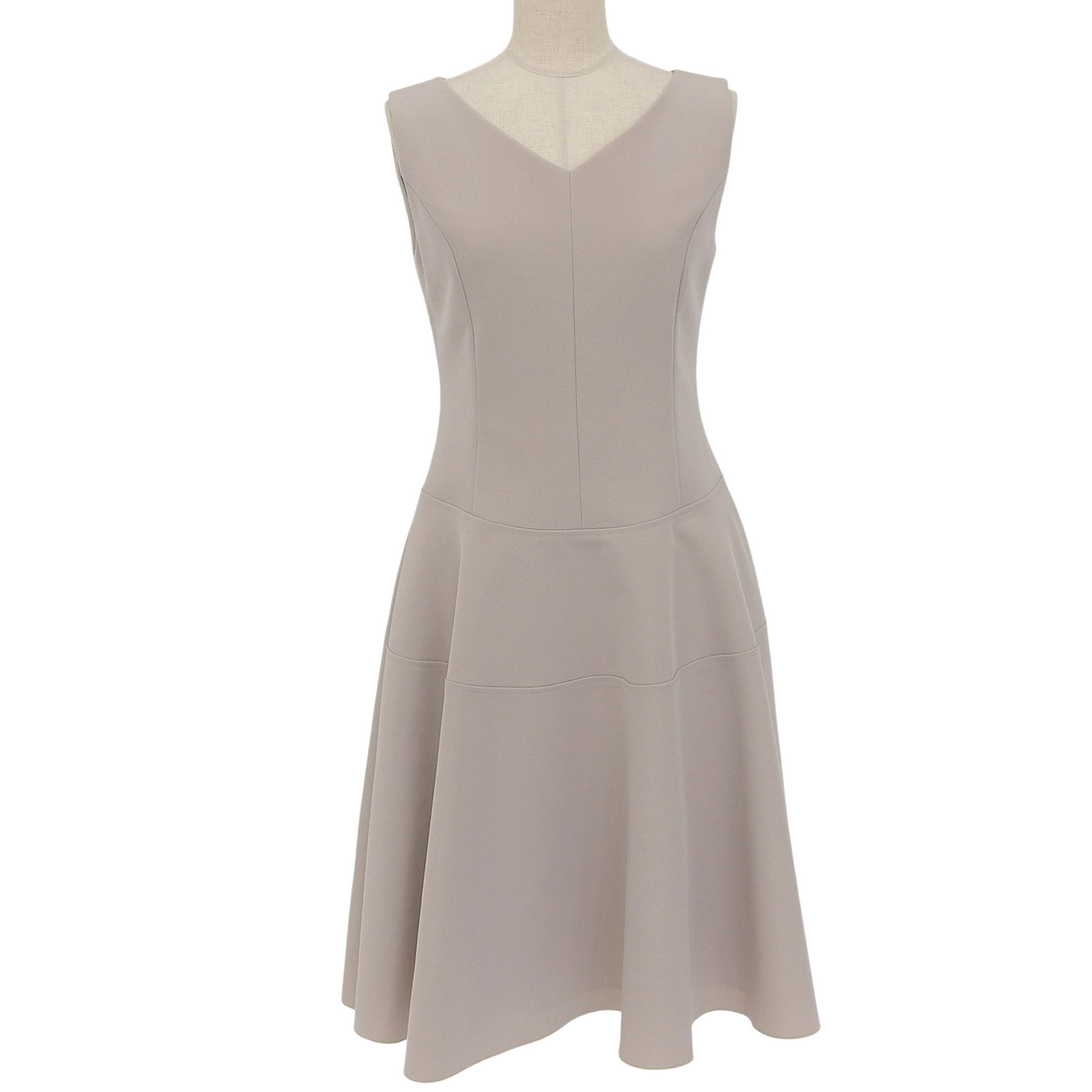 極美品▲FOXEY NEW YORK フォクシー ニューヨーク州 41011 Vのど首 ノースリーブ 太陽フレア 衣装 ベージュ 38 日本製 置き目品 レディース 【中古】