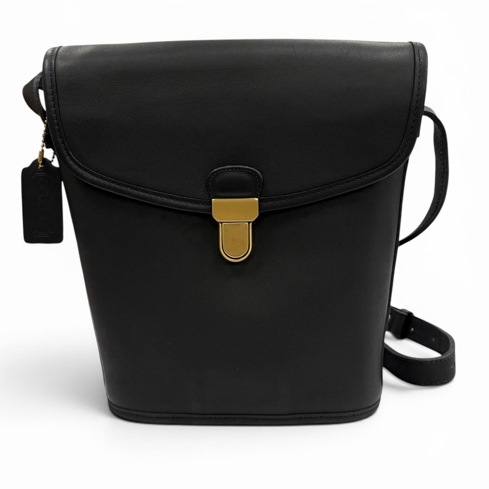 未当て嵌める品★COACH コーチ職 ヴィンテージ JACKSON BUCKET 年寄りの コーチ職 地球儀なめし革 井戸釣瓶型 ショルダーバッグ 黒いこと USA製 レディース  【中古】