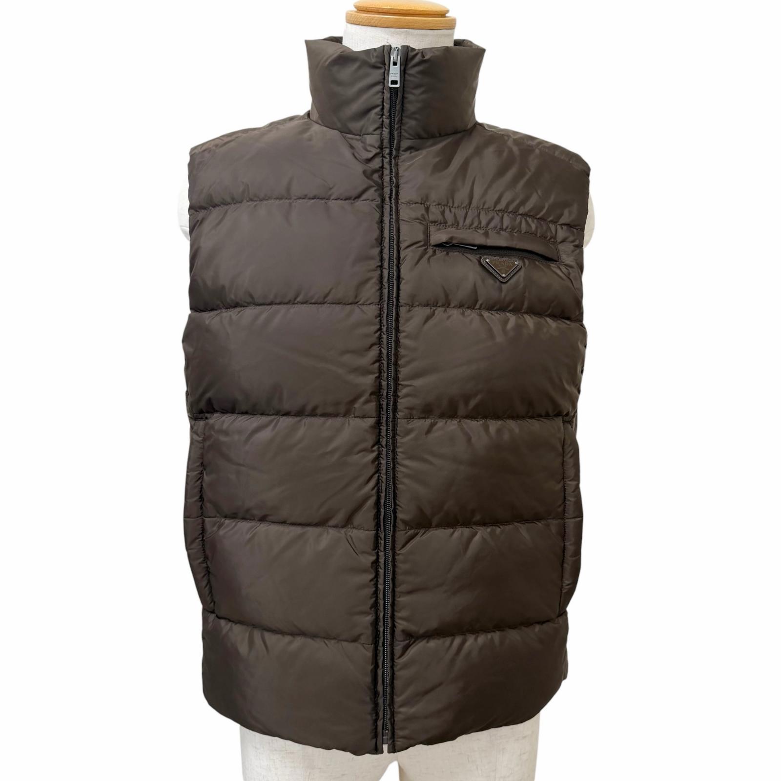 美品□PRADA プラダ 2025年製 SGB033 トライアングルロゴ Re-Nylon スタンドカラー ダウンベスト ブラウン 48 イタリア製 正規品 メンズ【中古】｜衣類＆ブランドリサイクル GREEN