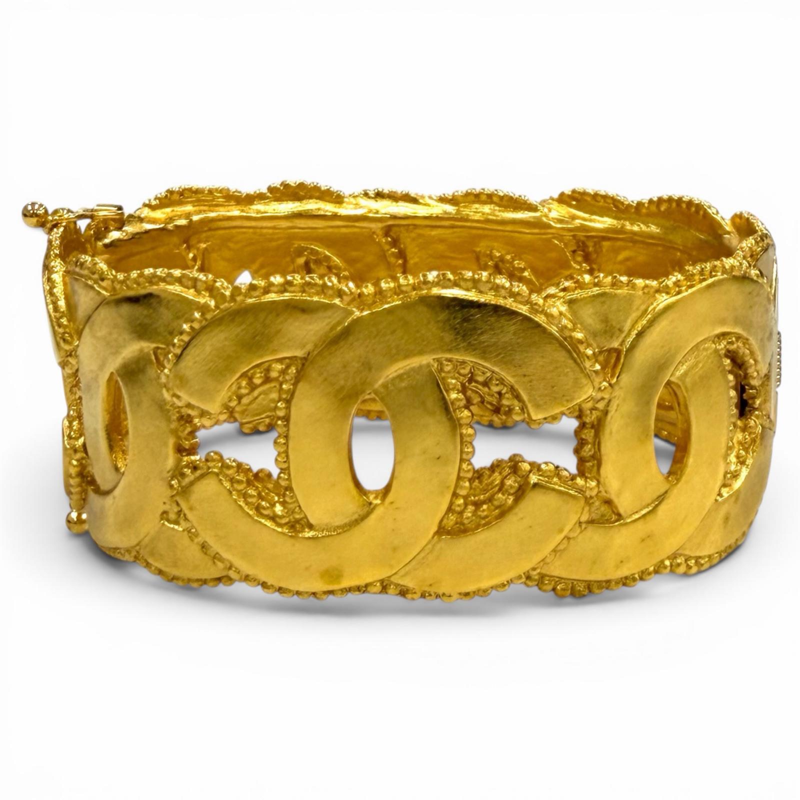 極美品★CHANEL シャネル ヴィンテージ 96A ココマーク バングル ブレスレット アクセサリー ゴールド フランス製 レディース 箱付き 【中古】｜衣類＆ブランドリサイクル GREEN