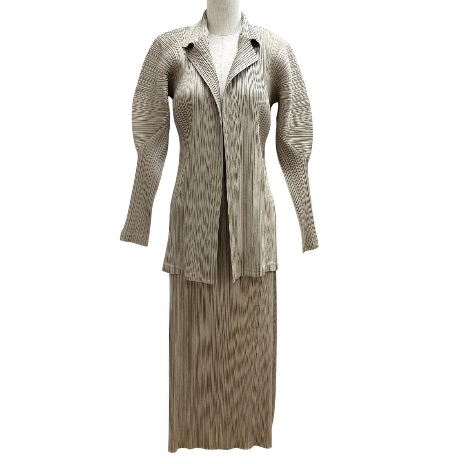 極美品★PLEATS PLEASE プリーツプリーズ イッセイミヤケ PP23-JD501 PP14-JG694 セットアップ ベージュ系 ジャケット:3 スカート:2 日本製 正規品 レディース 【中古】｜衣類＆ブランドリサイクル GREEN