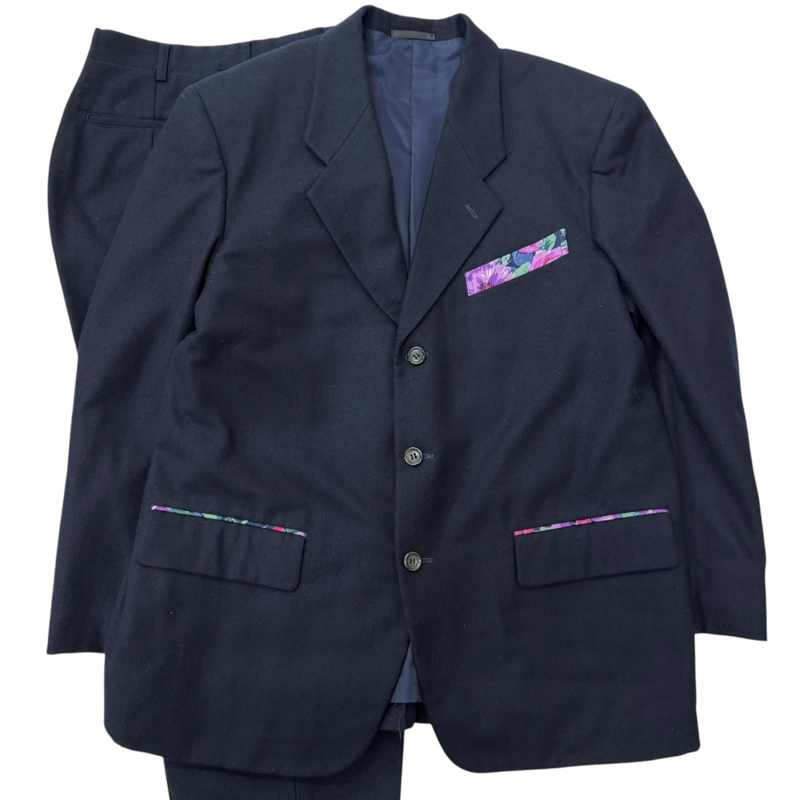美品□COMME des GARCONS HOMME PLUS コムデギャルソンオムプリュス 88AW アーカイブ PJ-05036M 毛100％ 一部花柄 シングルスーツ セットアップ ネイビー M 日本製 正規品 メンズ ハンガー付き 【中古】｜衣類＆ブランドリサイクル GREEN
