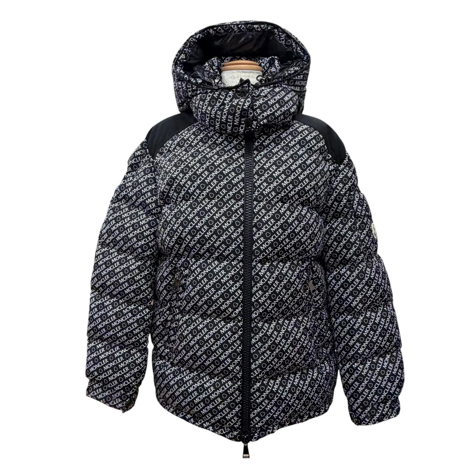 極美品△MONCLER モンクレール 22-23AW MAIRE マイール ロゴワッペン ロゴ総柄 フード付き ジップアップ ダウンジャケット ブラック ホワイト 1 ブルガリア製 正規品 レディース 【中古】｜衣類＆ブランドリサイクル GREEN 99,825円