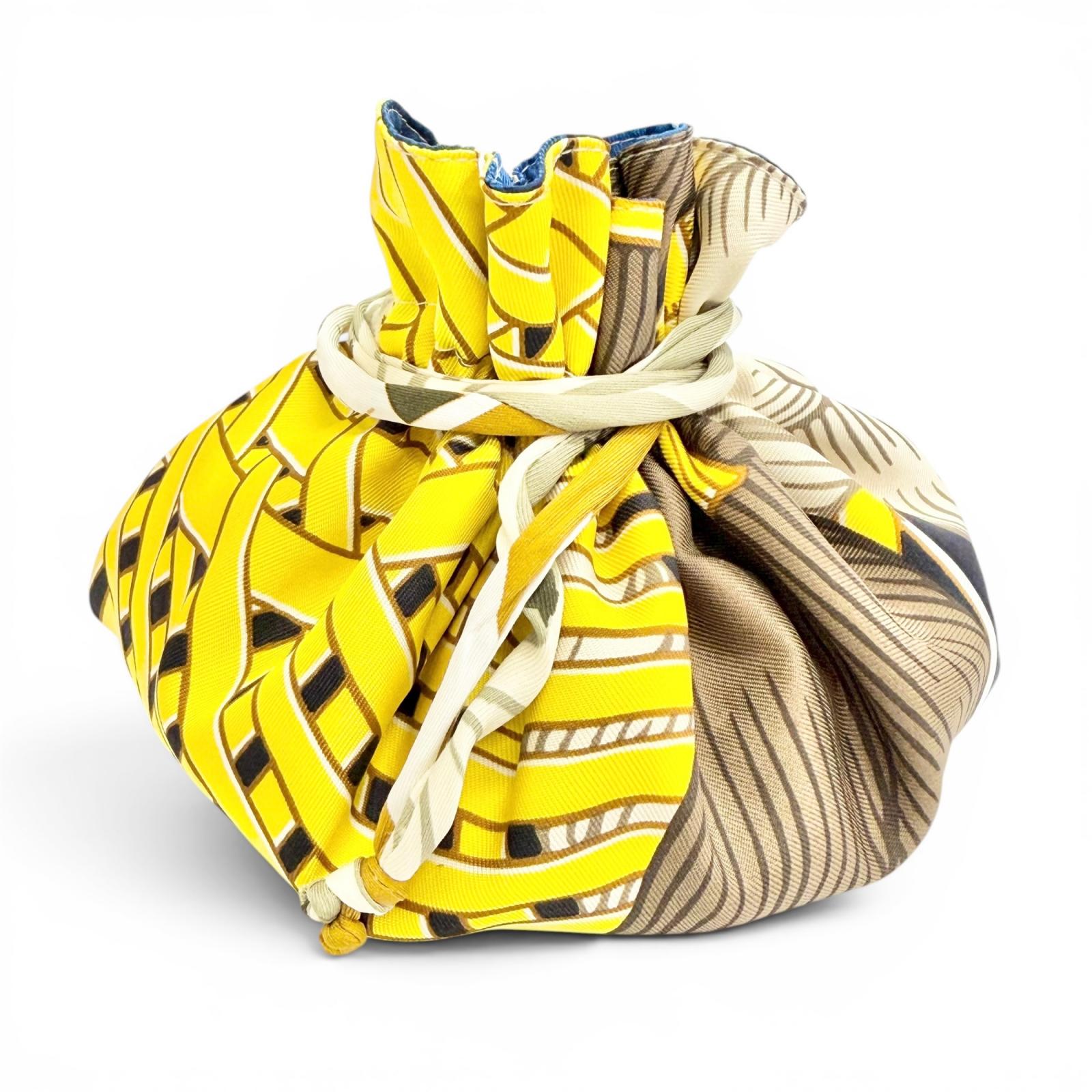 美品△HERMES エルメス プティアッシュ シルク100％ マサン&マサン リバーシブル 巾着 ポーチ イエロー系 ブルー系 フランス製 レディース 箱付き 【中古】｜衣類＆ブランドリサイクル GREEN