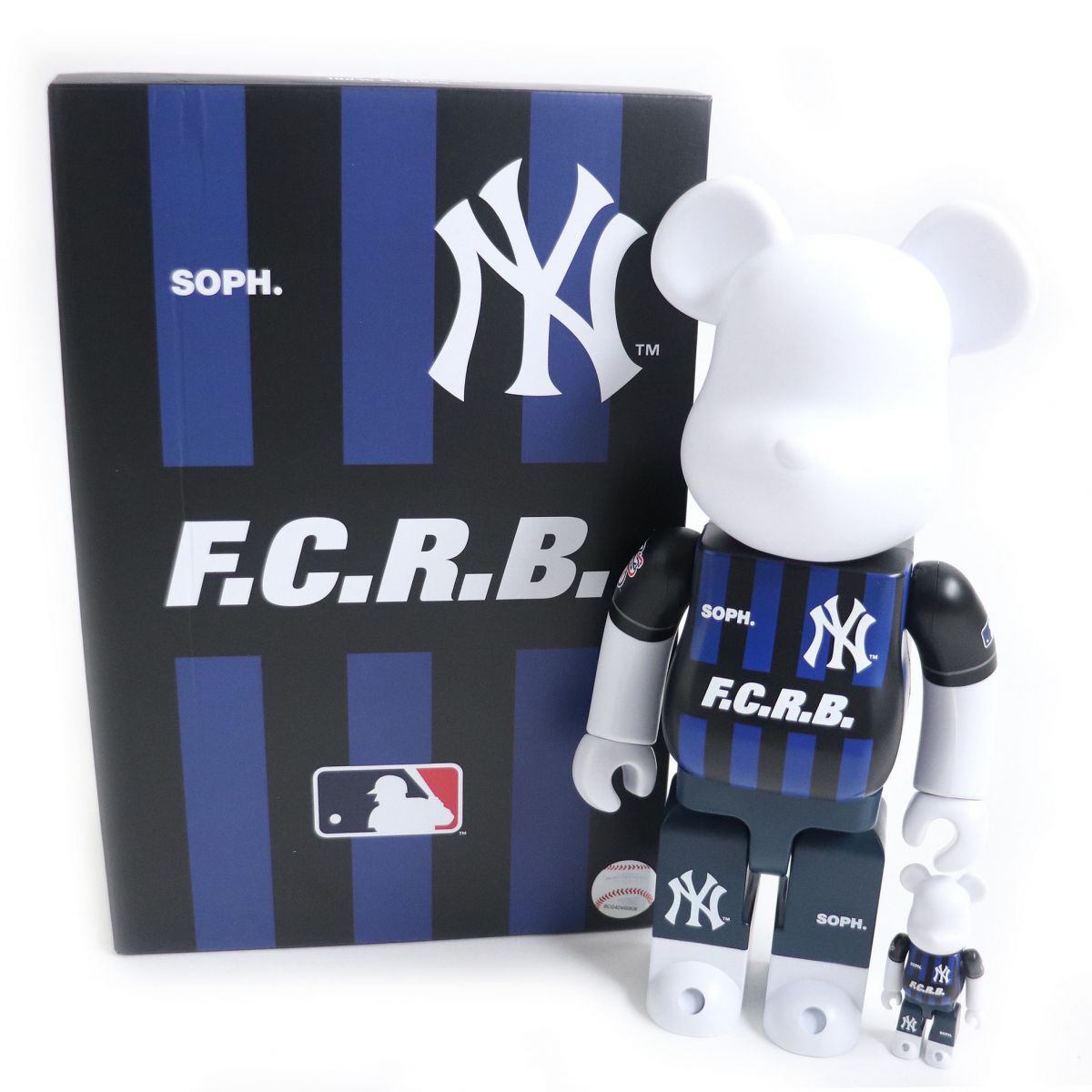 極美品BE@RBRICK ベアブリック MEDICOM TOY F.C.R.B.×MLB ニューヨークヤンキース アクションフィギュア 100% 400% ホワイト系 箱付