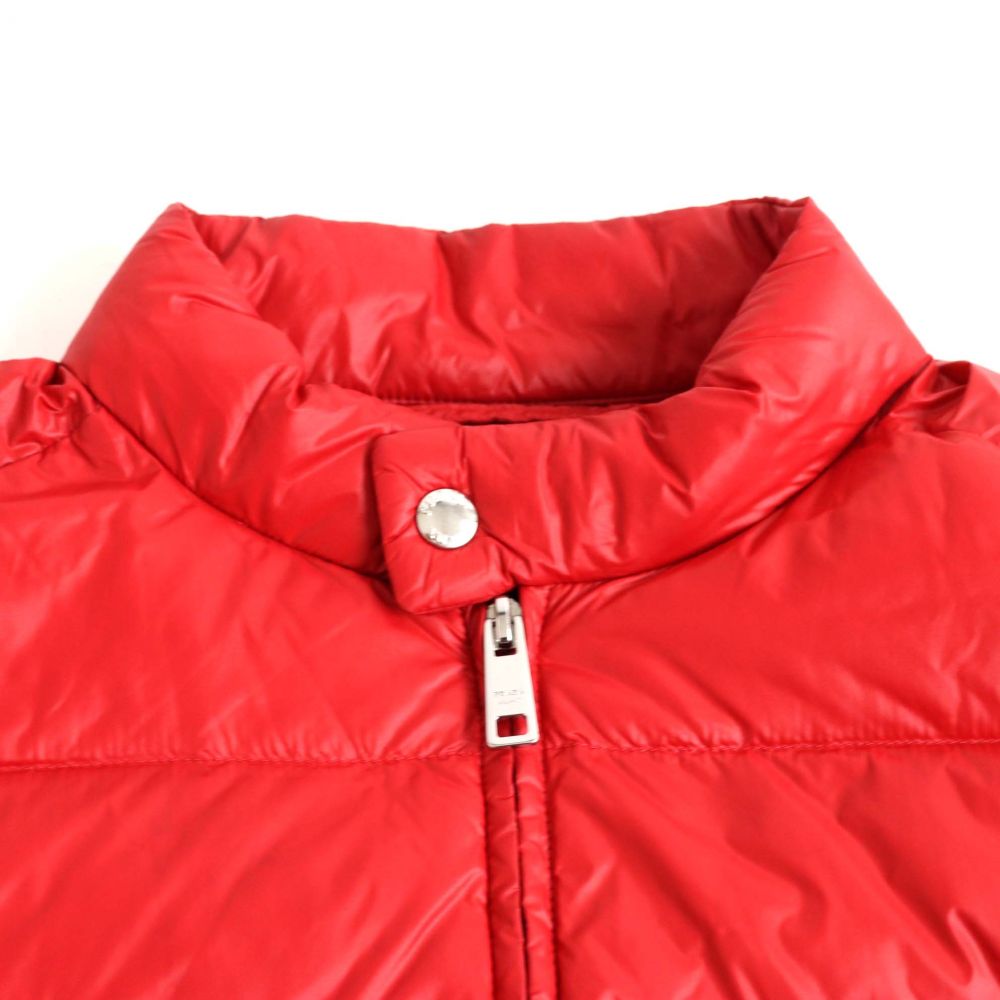 かわいい 中古 良品 Prada プラダ メンズ 正規品 50 レッド ダウンベスト ボタン Zipup 三角ロゴプレート付き ベスト ジレ Newbalticdance Lt