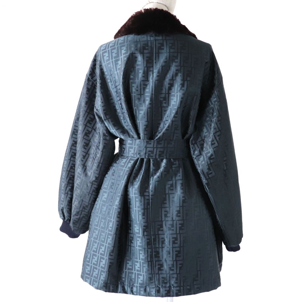 中古 極美品 Fendi フェンディ ズッカ柄 襟ラムファー ロゴボタン ベルト付 中綿入り ロングコート ダークネイビー 濃紺 レディース 46 伊製 Altamisa Mx