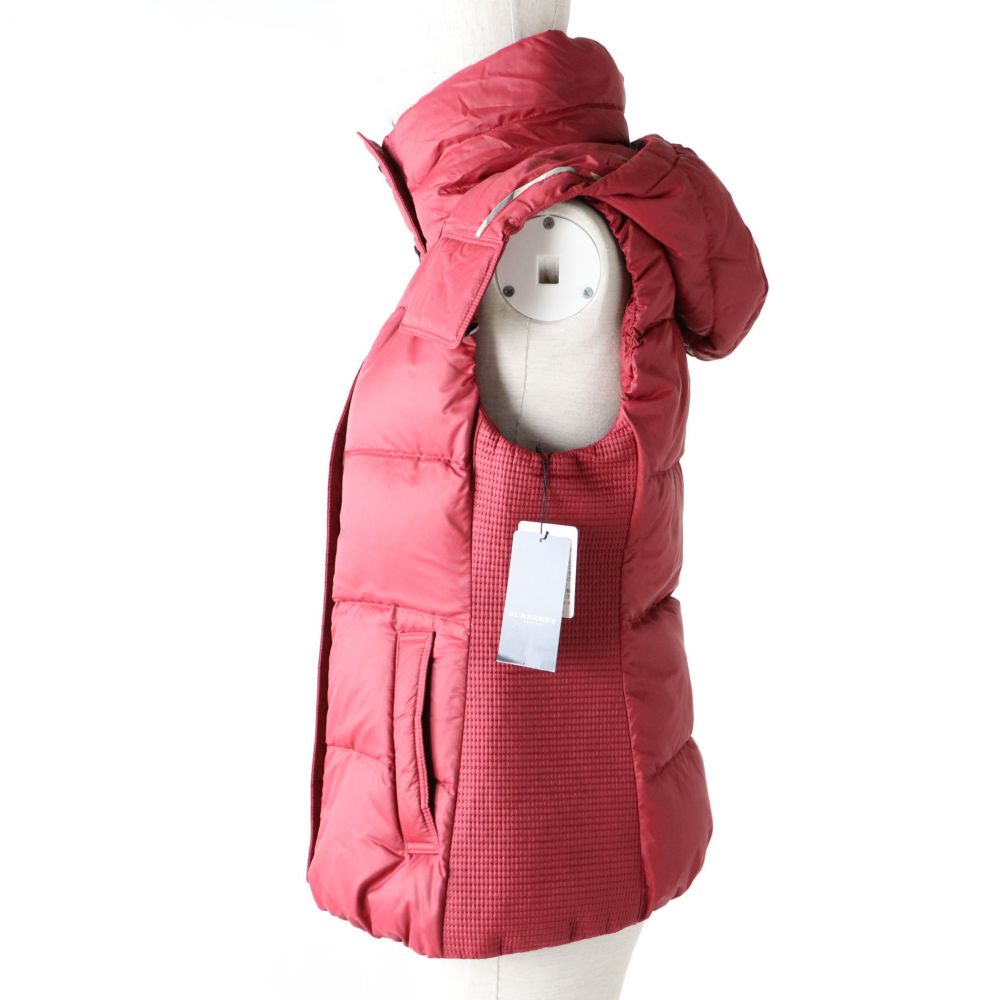 未使用品 正規品 Burberry London バーバリーロンドン B1c81 裏地チェック柄 フード ロゴボタン付 ダウンベスト レディース レッド 赤 40 中古 Brandingidentitydesign Com