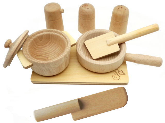 杯子,茶壶和筷子,托盘) 落入山毛榉木手工木制餐具餐具厨具和烹饪食品