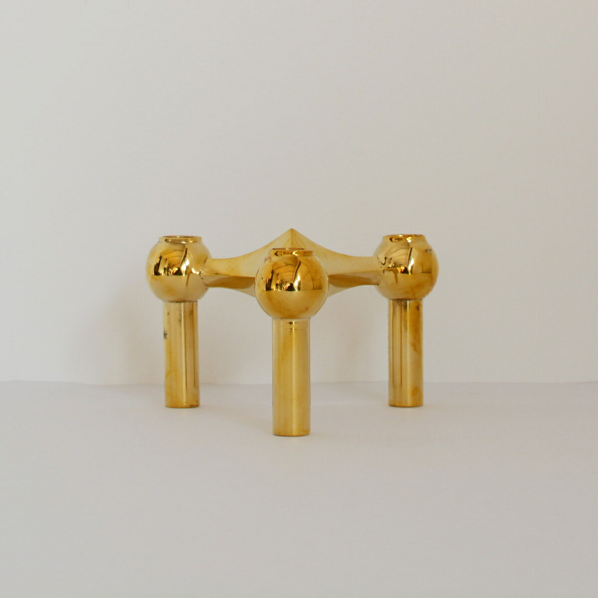 STOFF Nagel 蝋燭保持者 brass | ストッフ 蝋燭 金 ゴールド 金管楽器 北欧 北欧雑貨 室内装飾 室内装飾雑貨 雑貨 デンマーク王国 アンティーク風 denmark nagel 今めかしい 分かりやすい 今めかしい