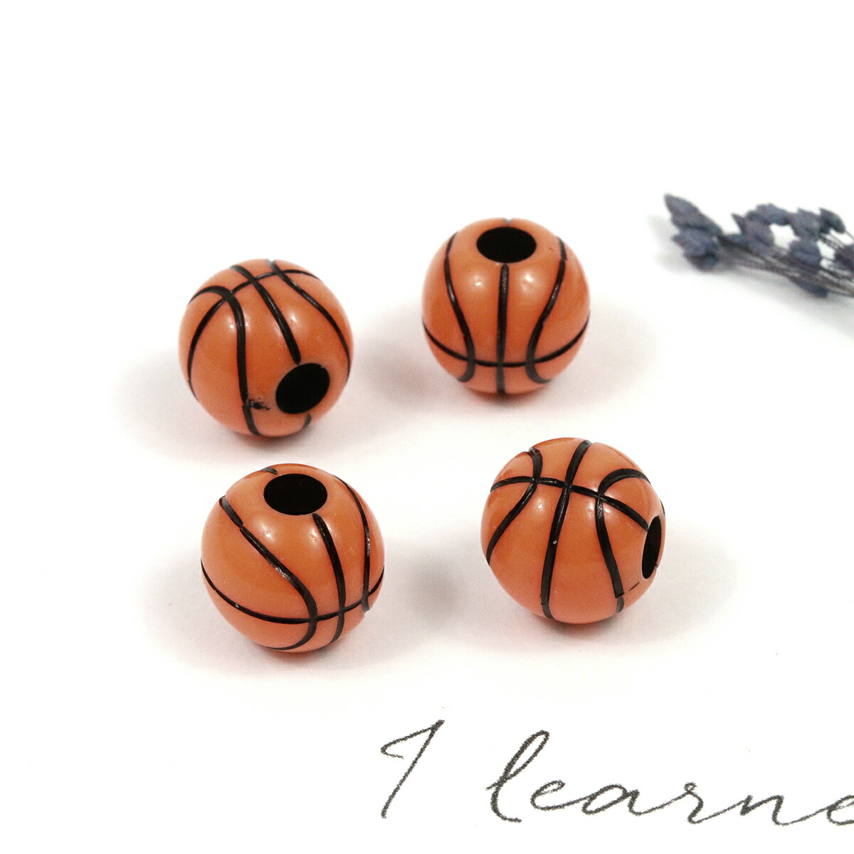 フェルトストラップ＊バスケットボール＊30個 🏀バスケットボール＋イニシャル フェルト ストラップの通販 by