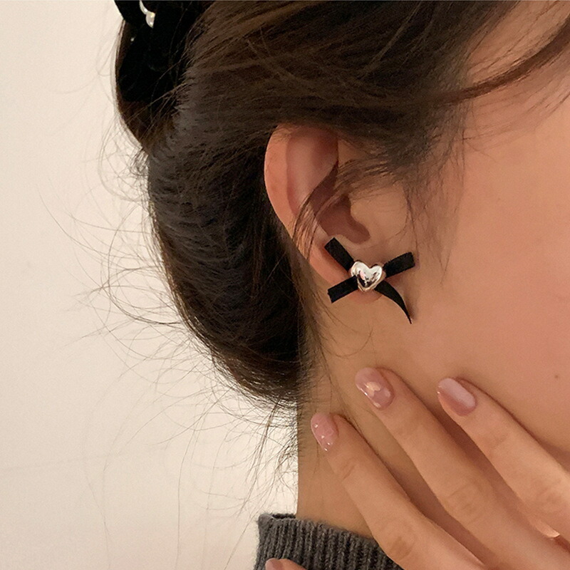 リボンデザイン金属風ピアス (T)