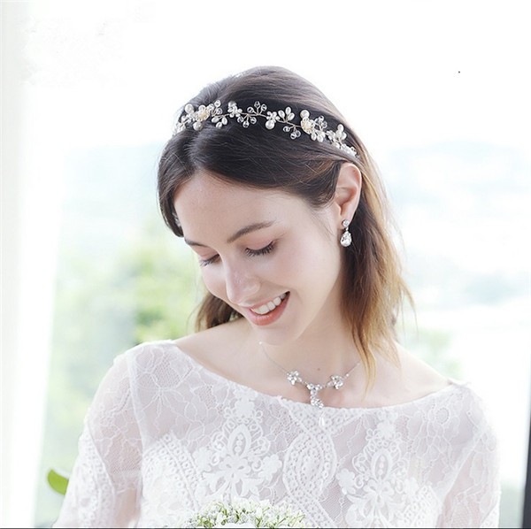 ヘアアクセサリー レディース フラワーティアラ 髪飾り 発表会 結婚式 花嫁 フォーマル 二次会 T Crunchusers Com