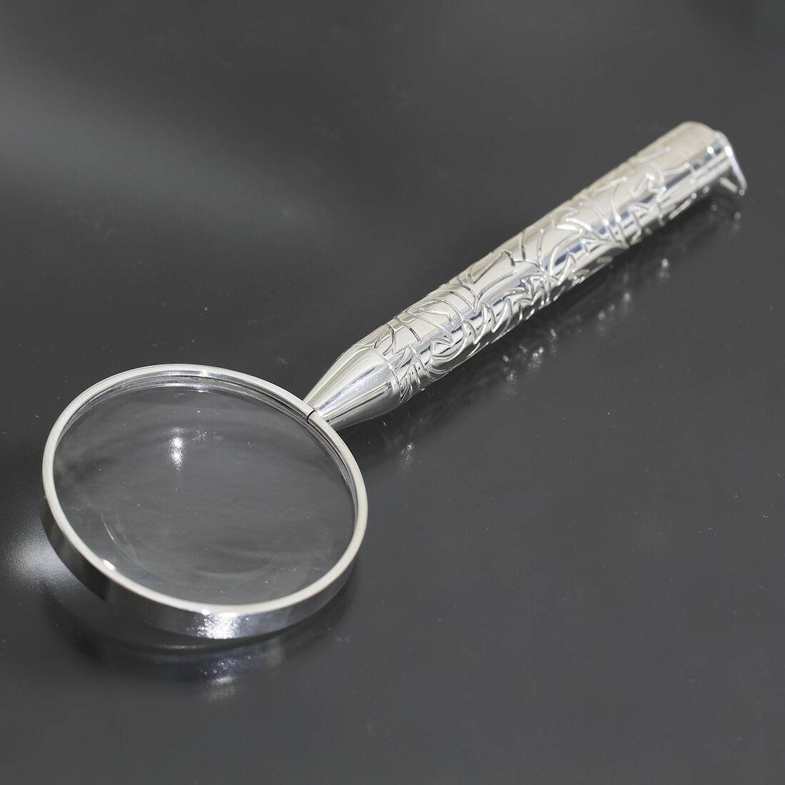 美品　MIKIMOTO ミキモト　ルーペ　ペンダント　真珠　拡大鏡　ネックレス MIKIMOTO｜母の日のプレゼントに、新作ペンダントルーペ - Web