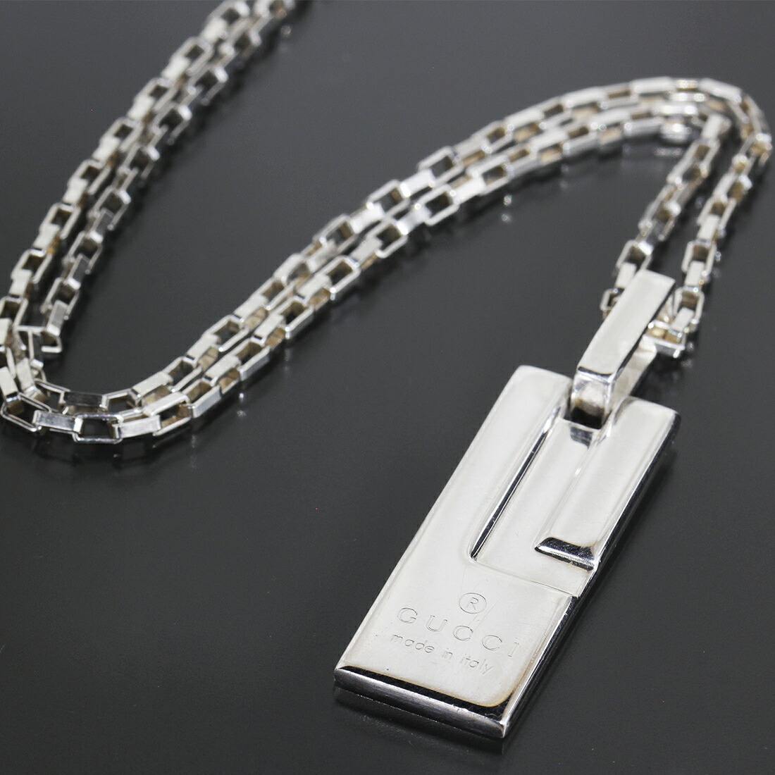 GUCCI グッチ シルバー925 2枚プレートGネックレス 高級感あり 美品 GUCCI グッチ シルバー925 2枚プレートGネックレス 高級感あり